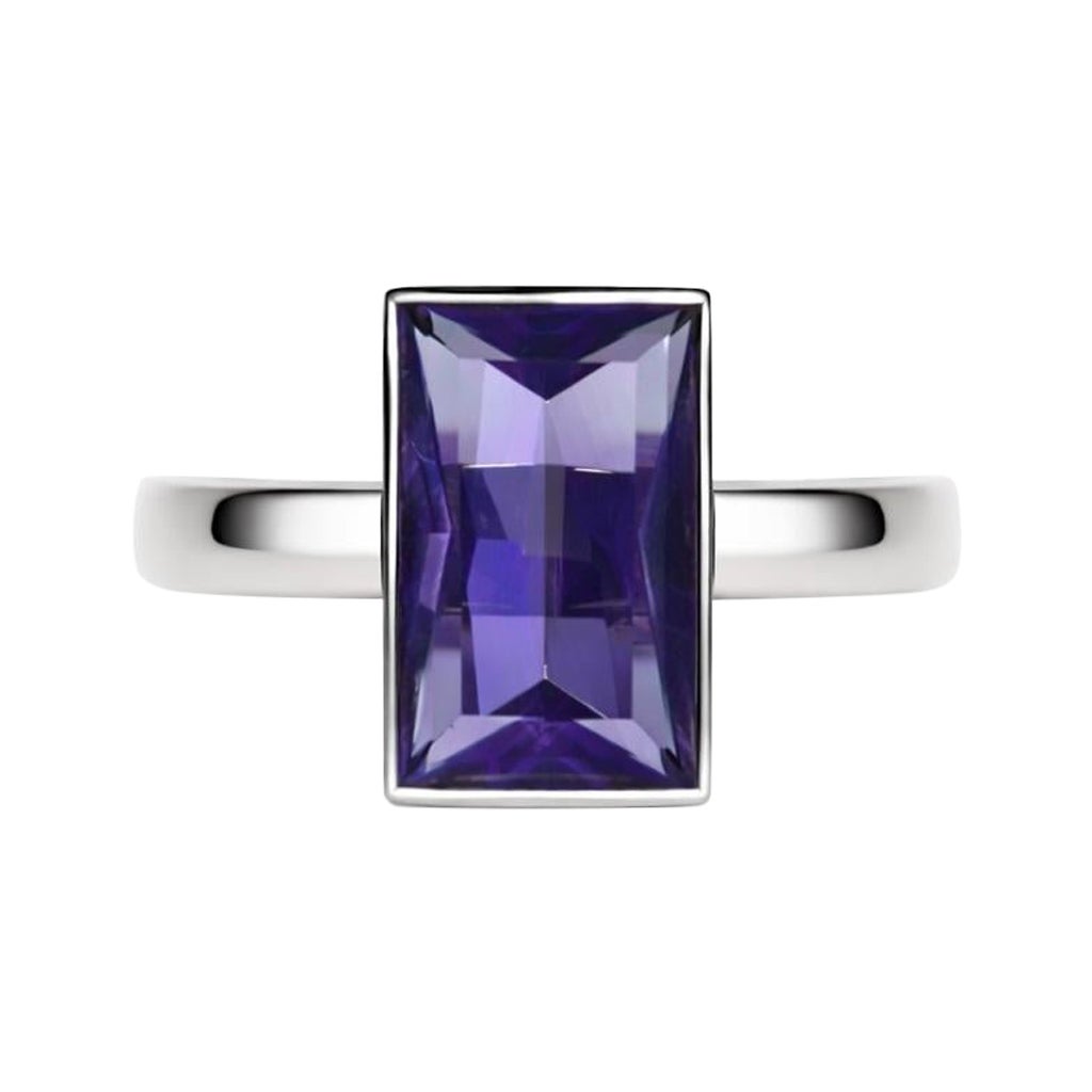 Bague en or blanc avec améthyste taillée en ciseaux de 3,23 carats par Alexander Leyser en vente