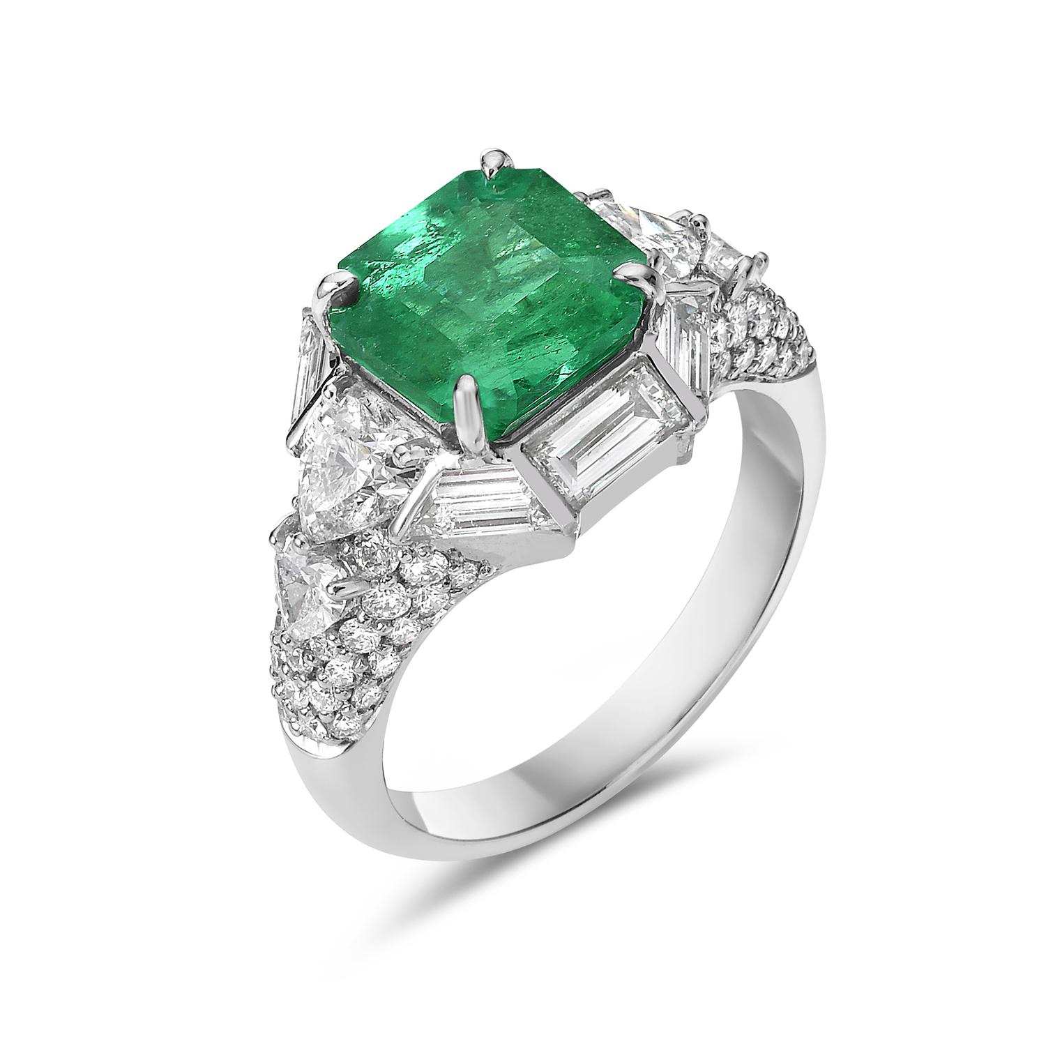 Contemporary 3.23 ct Center Stone Emerald Cocktail Ring With Diamonds Made In 18k White Gold For Sale