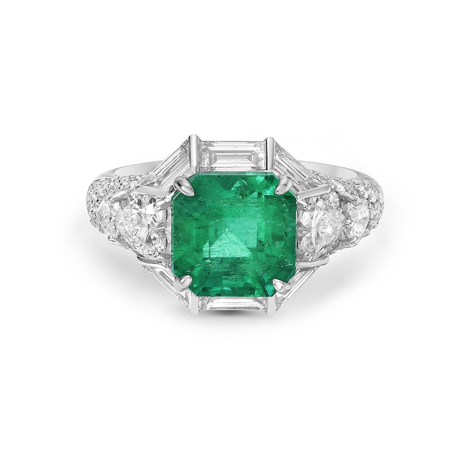 Mixed Cut 3.23 ct Center Stone Emerald Cocktail Ring With Diamonds Made In 18k White Gold For Sale
