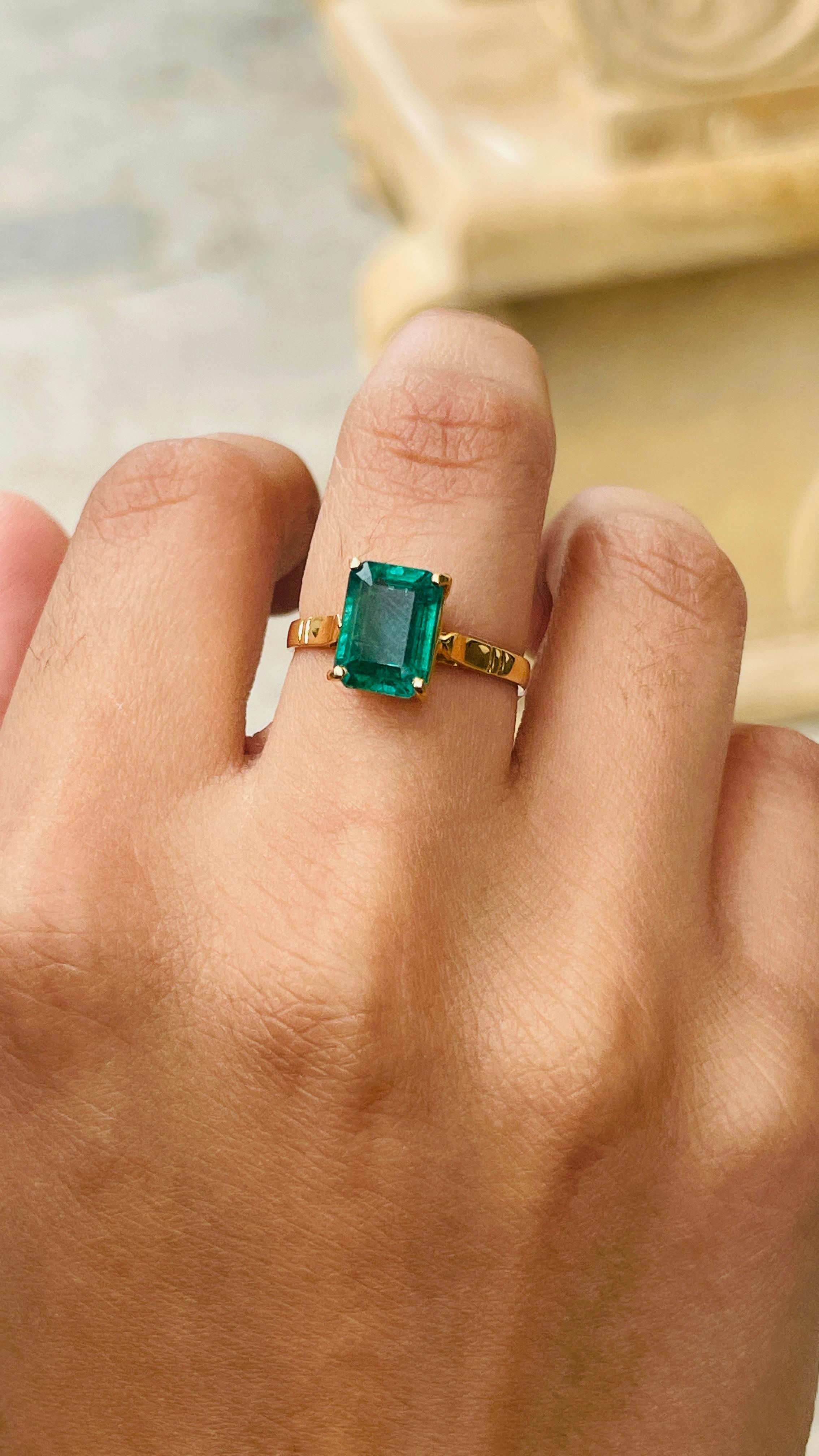 For Sale:  3.23 Ct Natural Octagon Emerald Solitaire Ring in 18K Yellow Gold, Emerald Ring 2