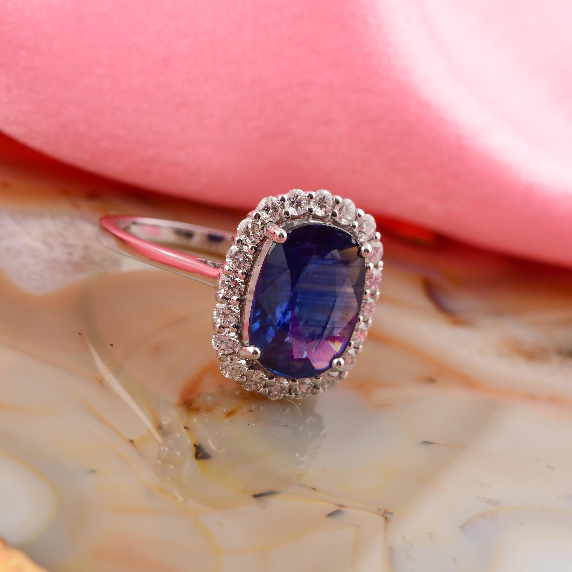 En vente :  3.23 Ct Oval Blue Sapphire 0.53 Ct Diamond Halo 18k White Gold Engagement Ring 7