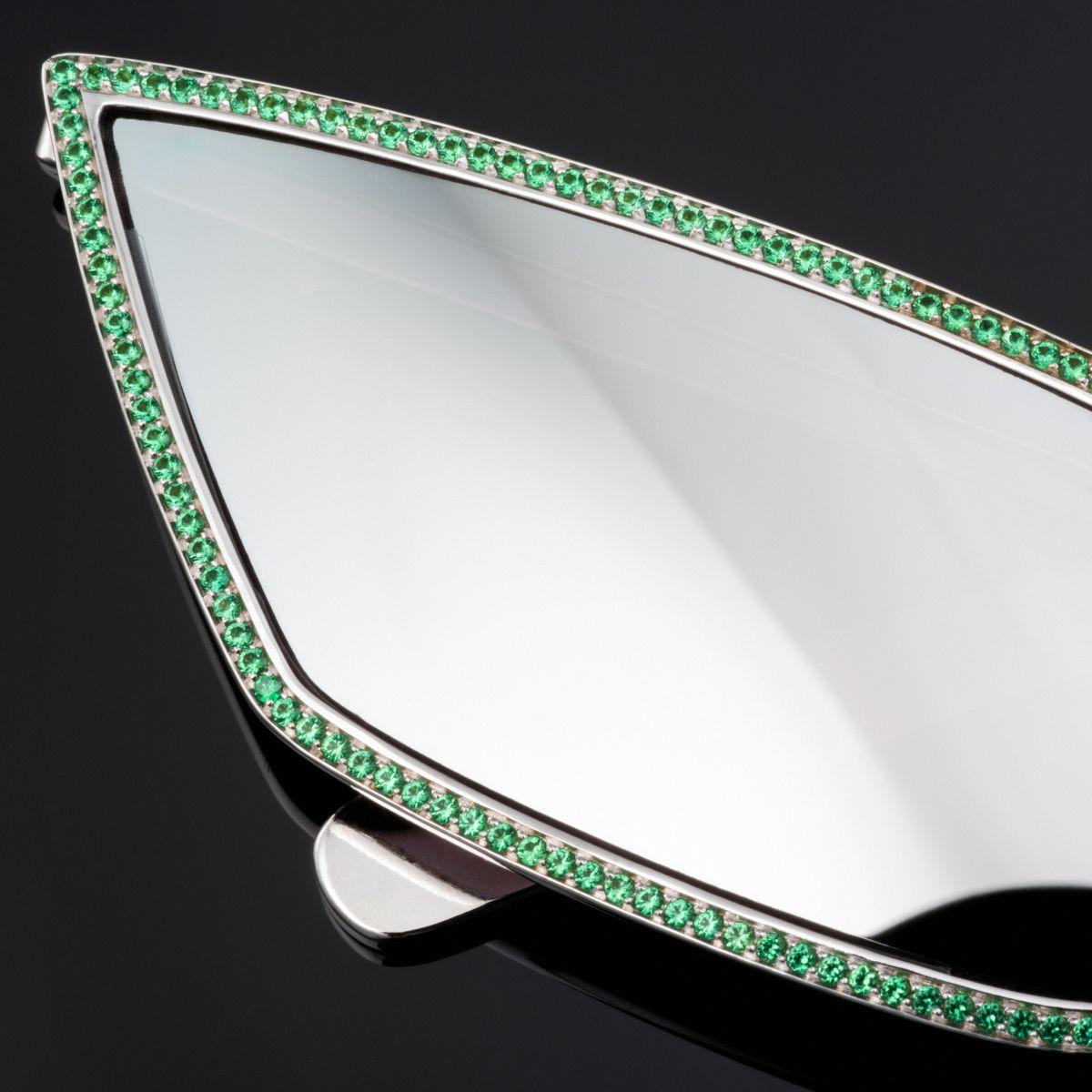 323 Emerald Sunglasses Artisan Made in 18 Karat White Gold In New Condition For Sale In Valenza, IT