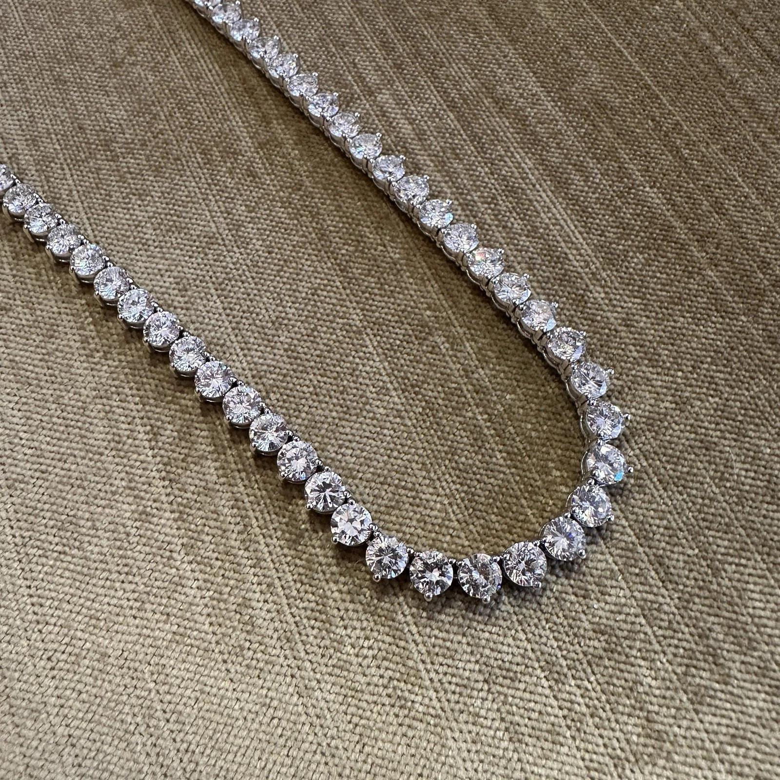 Collar Tenis de Diamantes Naturales de 32,32 quilates en Oro Blanco de 18 quilates de 16,5 pulgadas en Excelente estado para la venta en La Jolla, CA