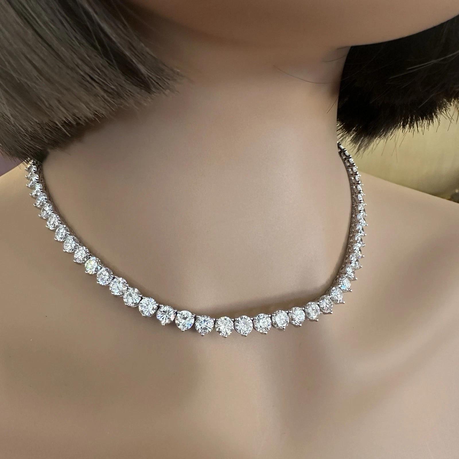 Collar Tenis de Diamantes Naturales de 32,32 quilates en Oro Blanco de 18 quilates de 16,5 pulgadas en venta 3