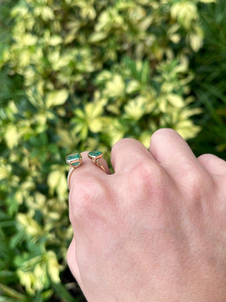 3,23 tcw 14K Smaragd Zwei-Stein Toi et Moi Ring - Lünette Set Smaragd & Birnenschliff im Angebot 2