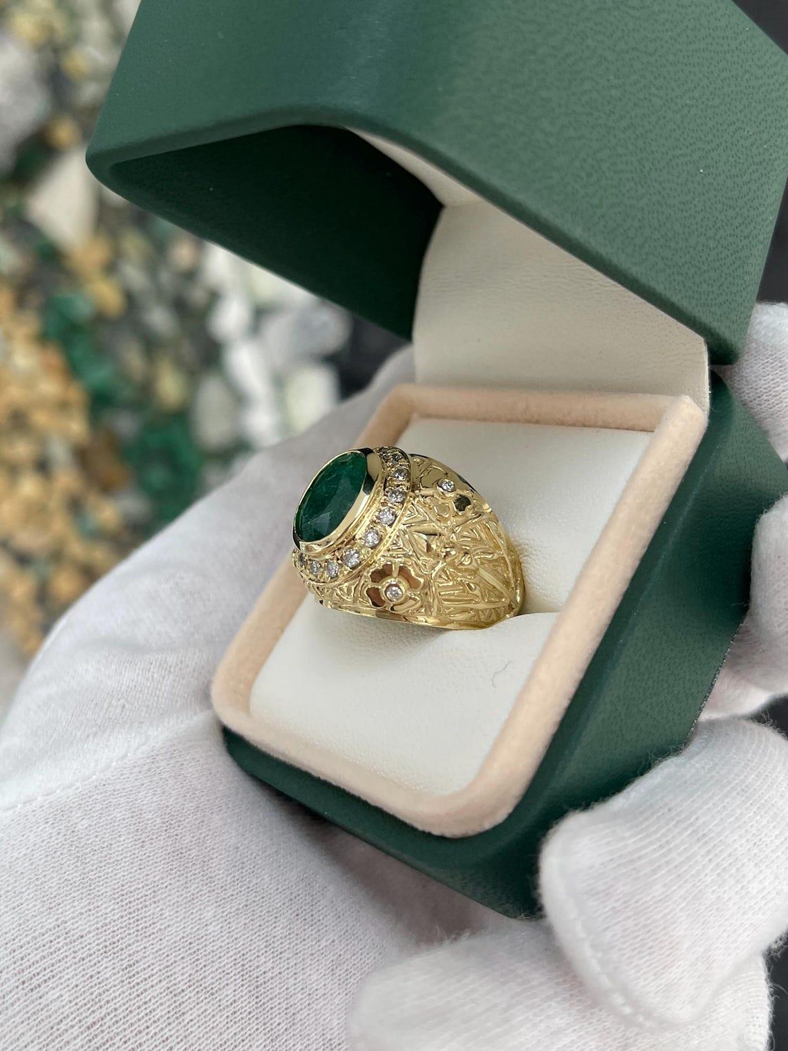 3,23tcw 14K Oval Smaragd & Diamant Halo Floral Lünette Set Statement-Ring im Zustand „Neu“ im Angebot in Jupiter, FL
