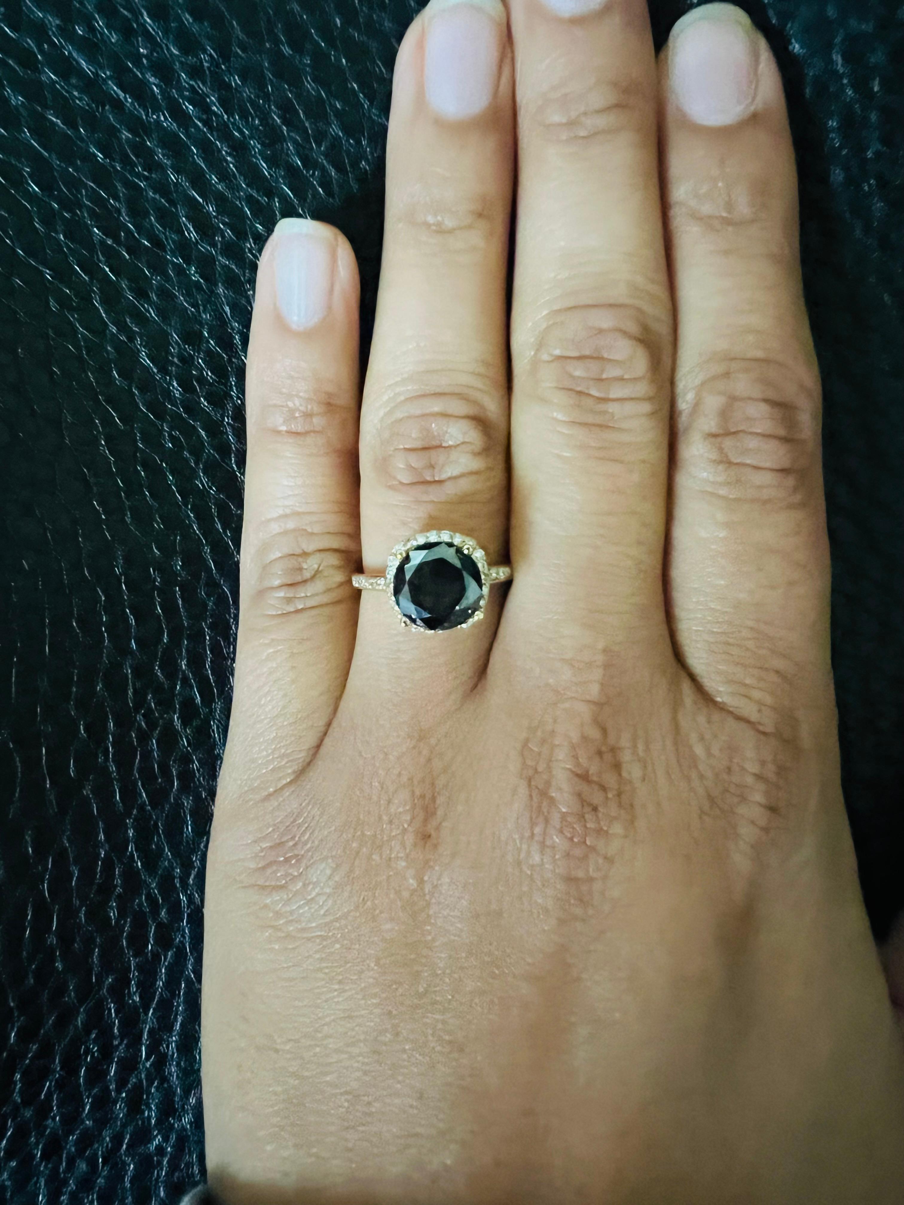 3.24 Carat Black Diamond White Diamond Yellow Gold Ring In New Condition For Sale In Los Angeles, CA