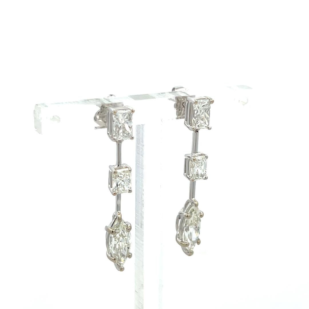 Boucles d'oreilles pendantes en or blanc 14 carats avec diamants taille radiant J-K VS de 3,24 carats en vente 2