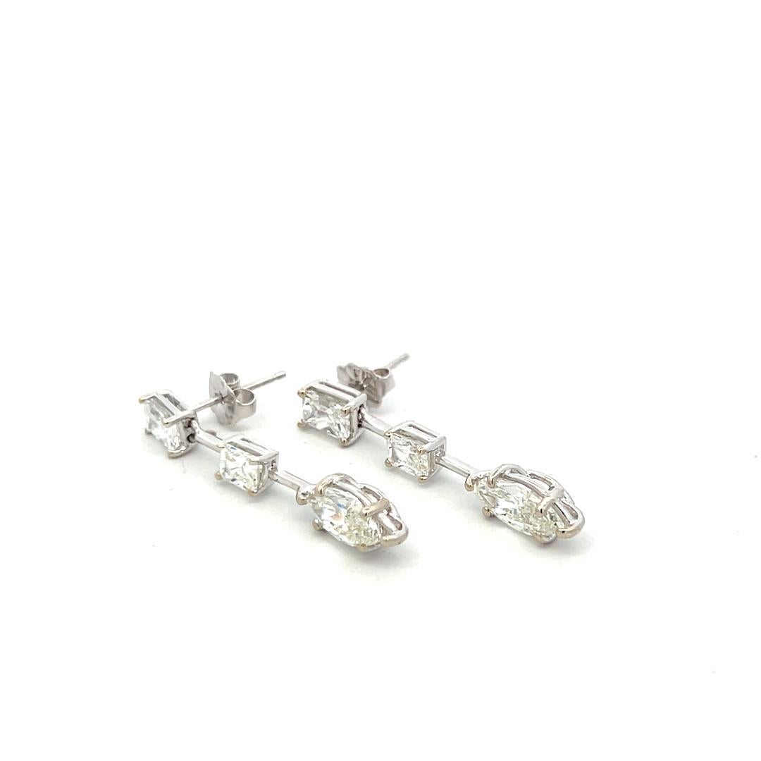 Boucles d'oreilles pendantes en or blanc 14 carats avec diamants taille radiant J-K VS de 3,24 carats en vente 3