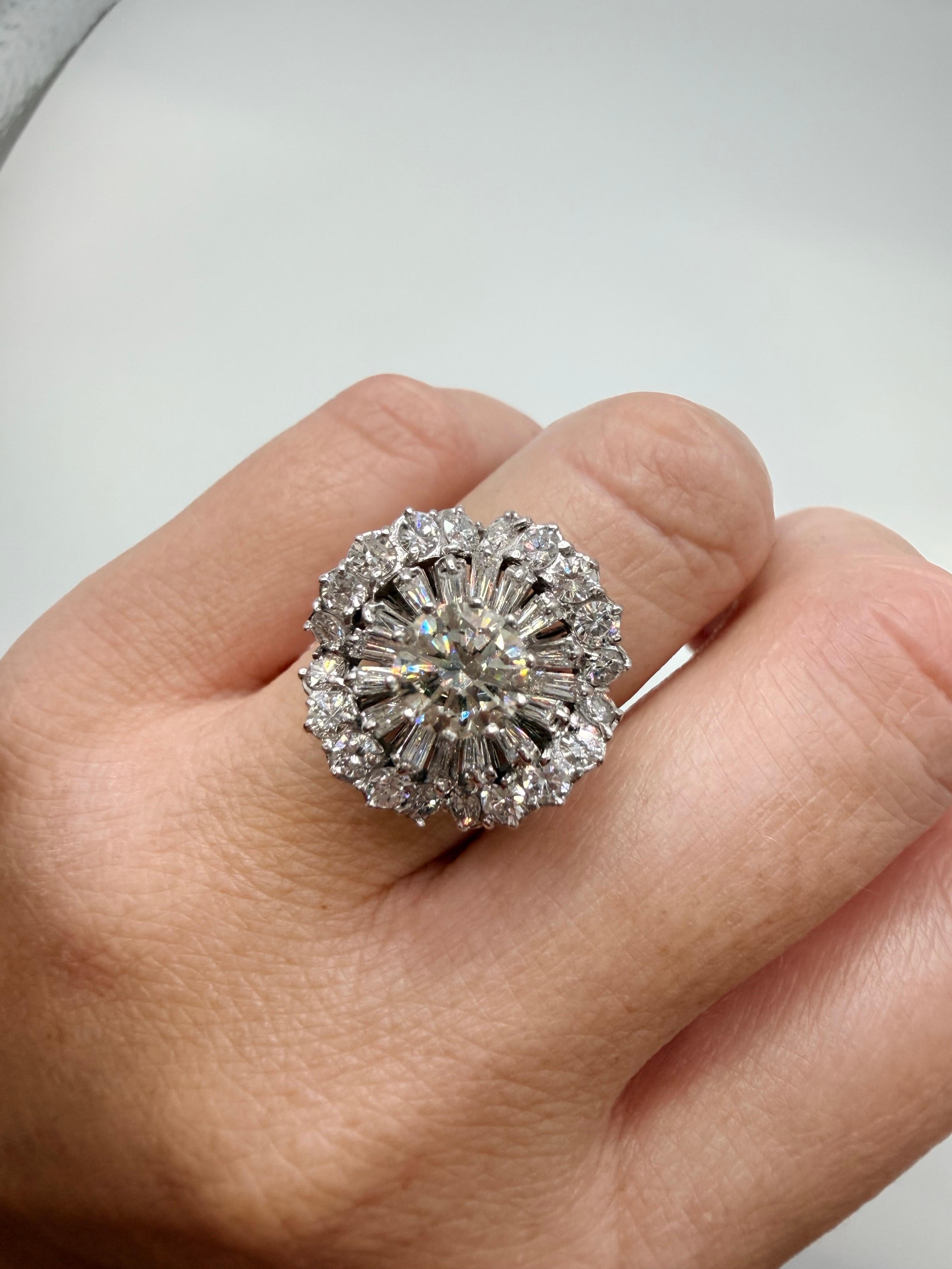 3,24 Karat Diamant-Verlobungsring 18KT Gold Jahr unbekannt (Brillantschliff) im Angebot