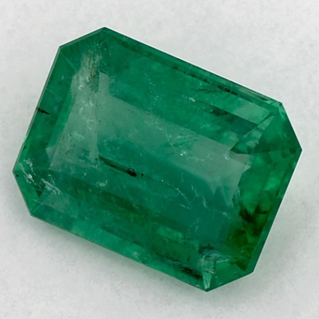 Con un vibrante tono verde, la piedra de nacimiento de mayo es un símbolo del renovado crecimiento primaveral. 

Explora la vibrante colección de esmeraldas, rubíes y zafiros de nuestra tienda, disponibles como gemas sueltas y combinadas con nuestra