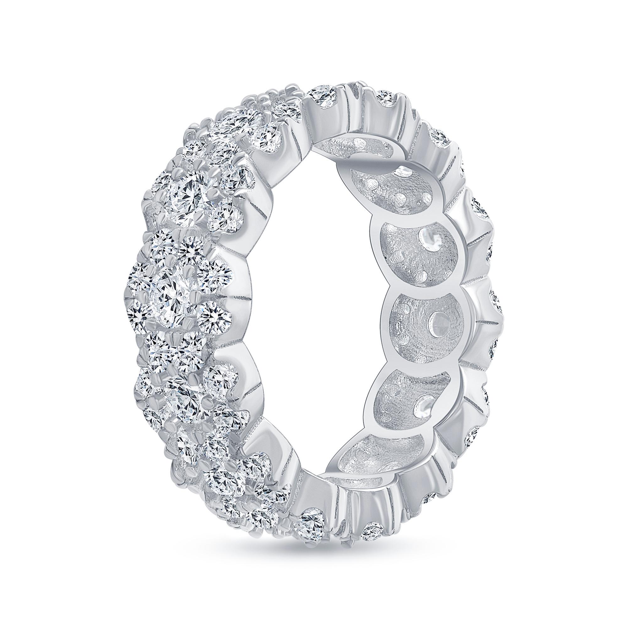 Im Angebot: 3,24 ct. Tw. Halo Eternity Ring mit Diamant im Rundschliff () 2