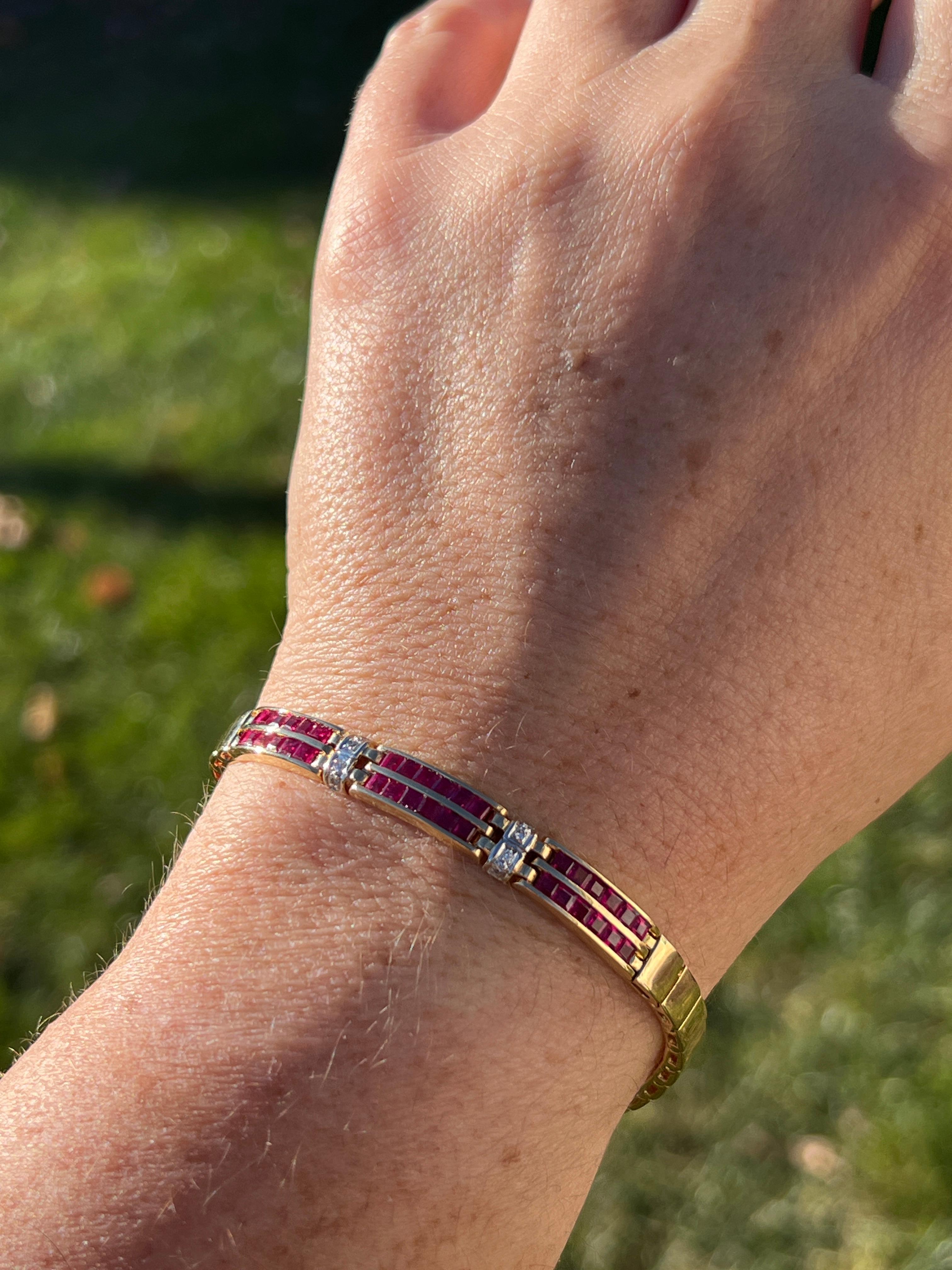 Armband aus 18 Karat Gelbgold mit 3,24 TCW Rubin und Diamant Herren im Angebot