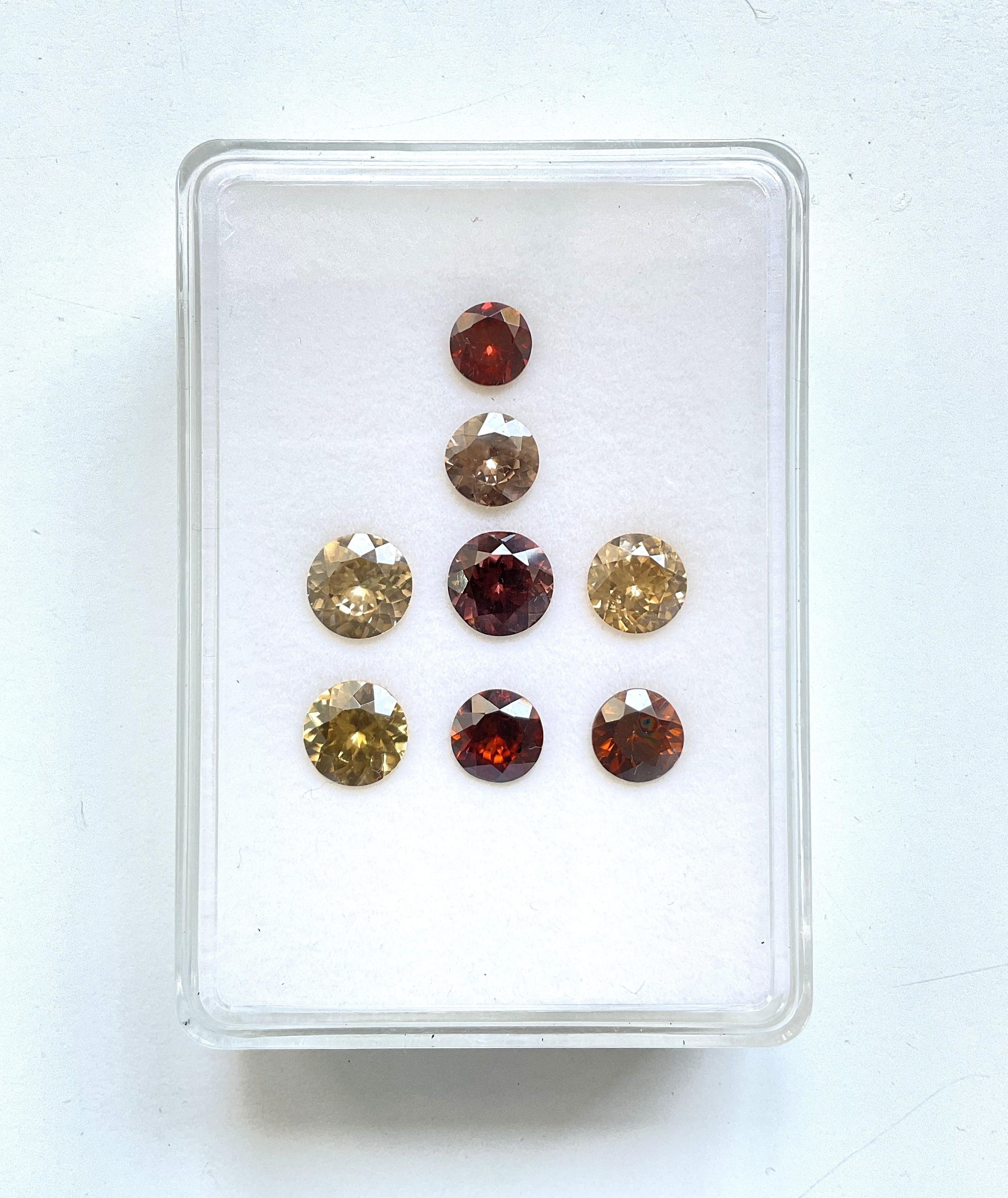 Round Cut 32.45 Carat Tanzania Zircon Round Faceted Natural Cutstone Fine Jewelry Gemstone For Sale