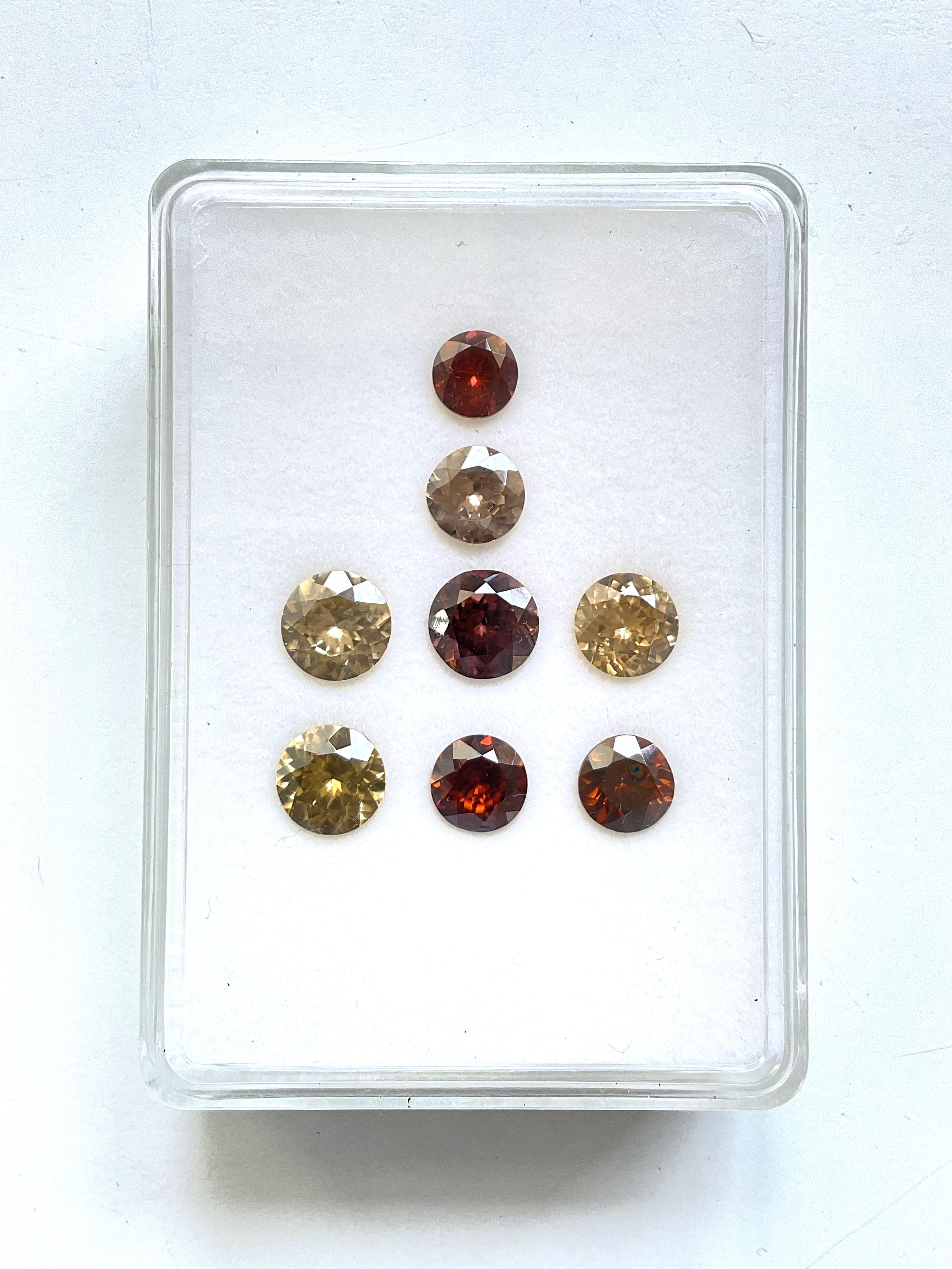 Women's or Men's 32.45 Carat Tanzania Zircon Round Faceted Natural Cutstone Fine Jewelry Gemstone For Sale