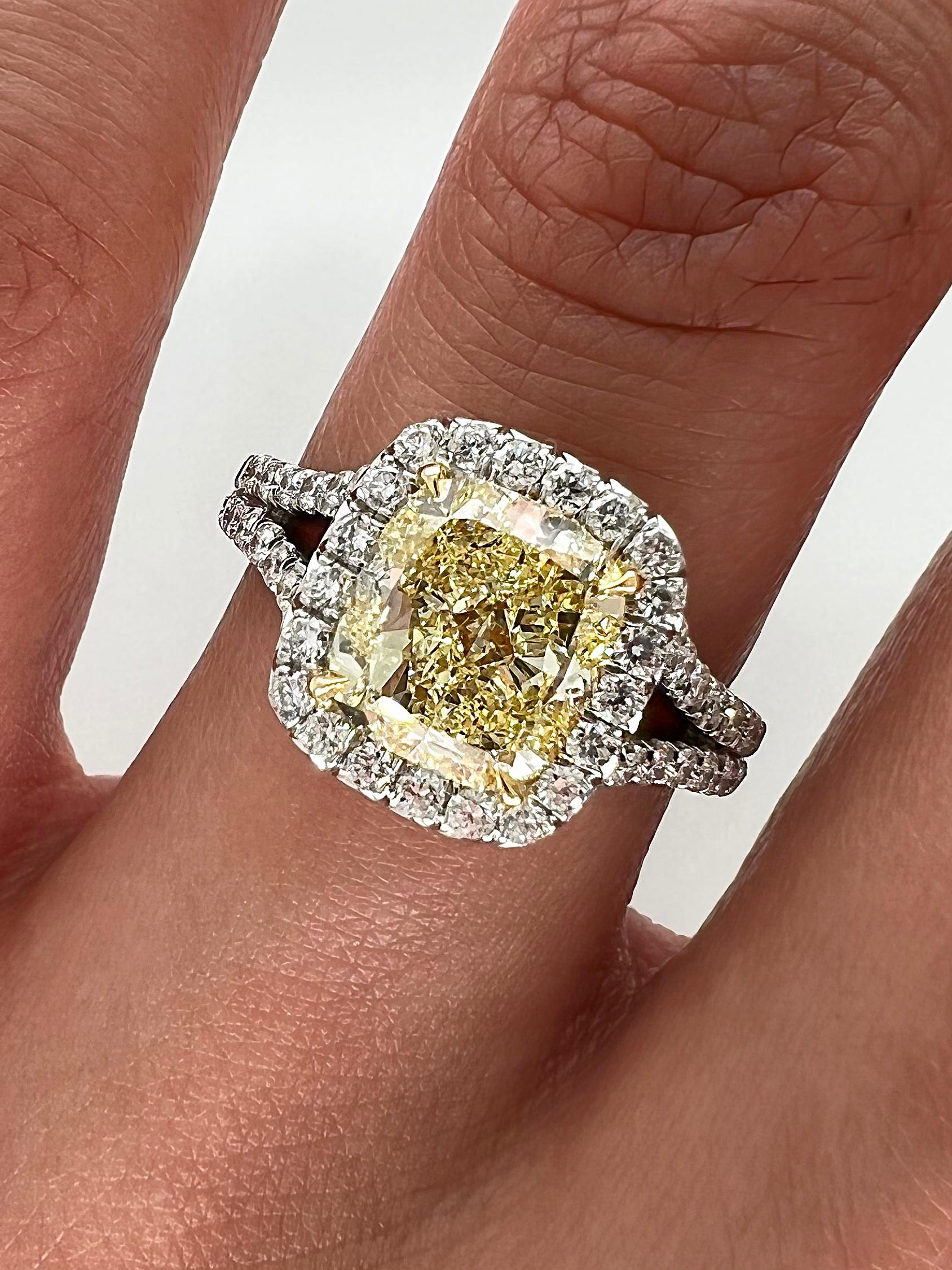 3.24 Total Carat Fancy Yellow Diamond Ladies Engagement Ring GIA In New Condition For Sale In New York, NY