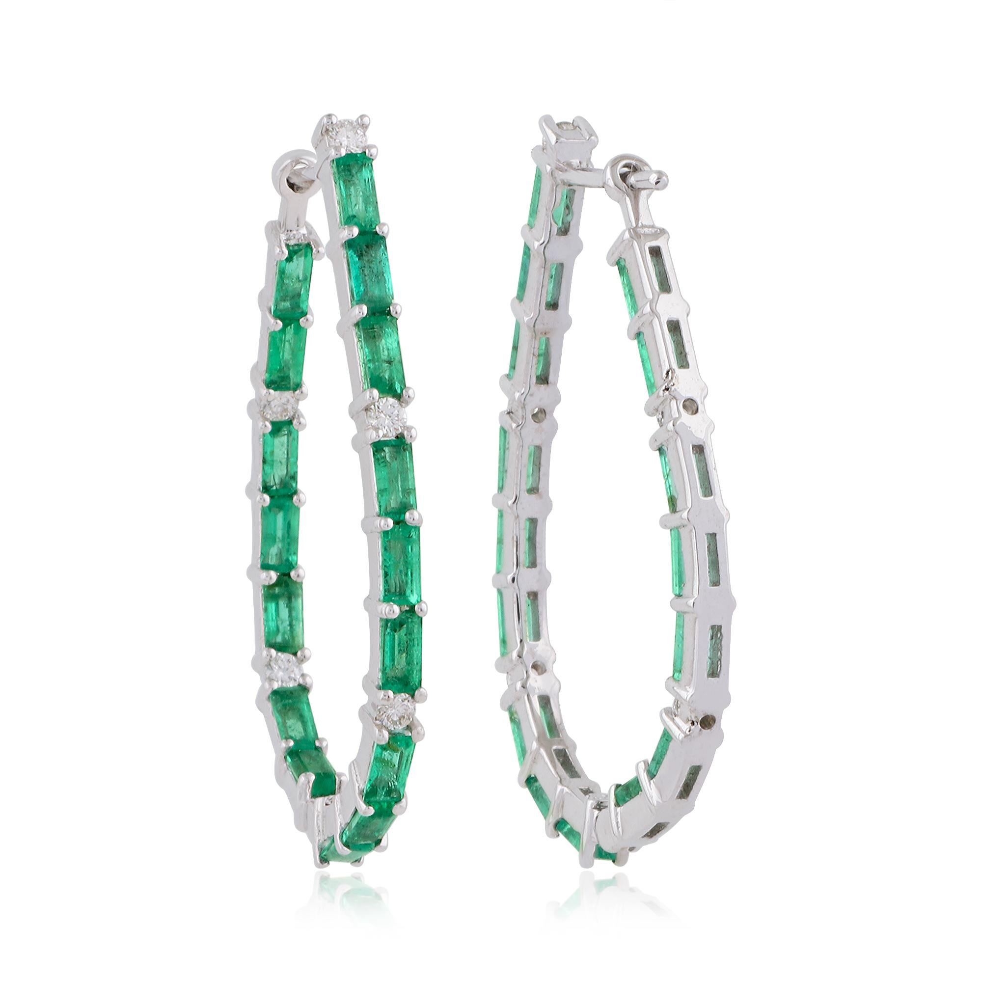 3.24ct Emeraude de Zambie 0.30ct Diamant Boucles d'oreilles pendantes Don d'or blanc 18k Neuf - En vente à Diera, Dubai