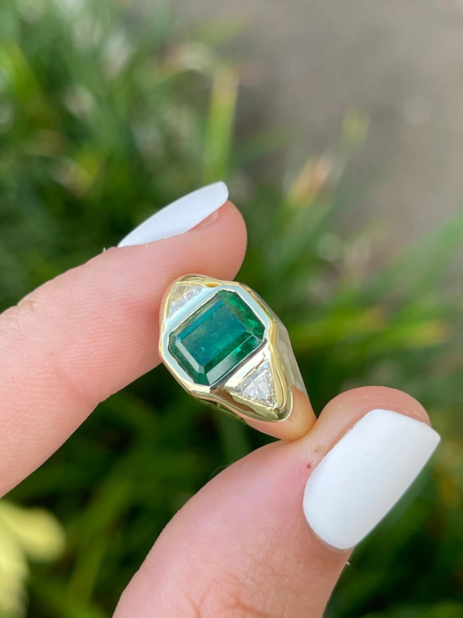 3.24tcw AAA+ Three Stone Green Emerald & Trillion Diamond Unisex Gypsy Ring 18K For Sale 3