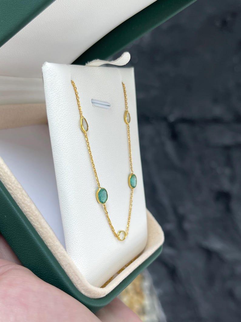 Moderno Collana con smeraldo e diamanti da 3,24tcw  Catena a strati in oro 18 carati in vendita