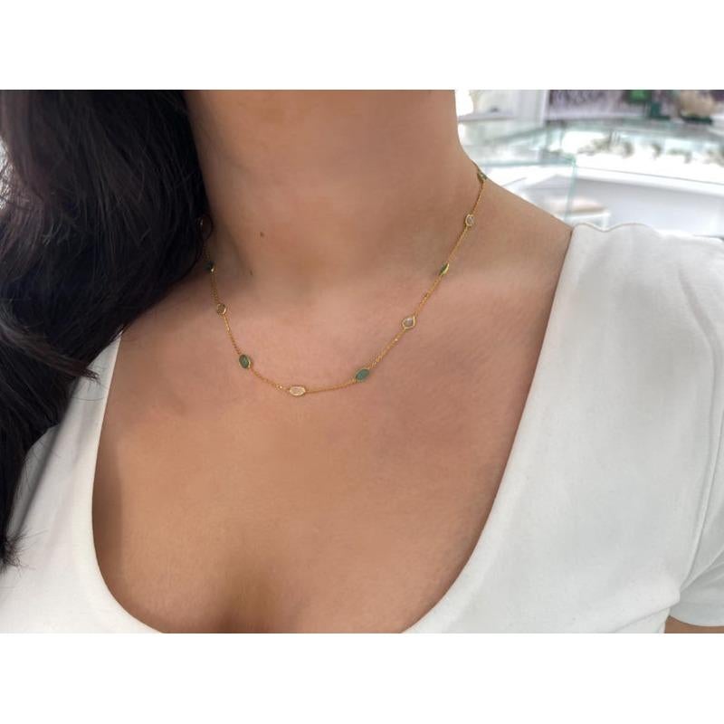 Collana con smeraldo e diamanti da 3,24tcw  Catena a strati in oro 18 carati in vendita 1