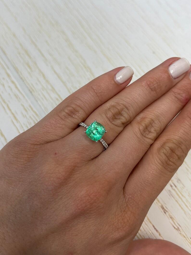 3,25 Carati 9x8 Smeraldo colombiano verde giallastro - Lussuoso taglio a cuscino May Gems in vendita 3