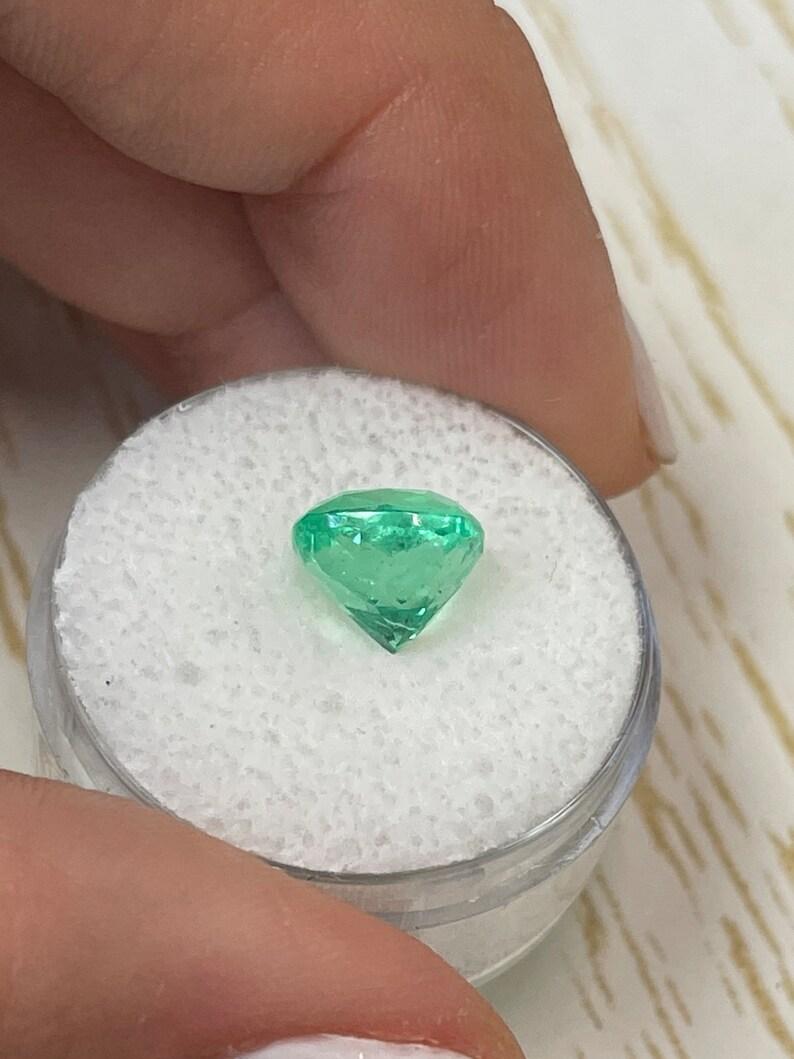 3,25 Carati 9x8 Smeraldo colombiano verde giallastro - Lussuoso taglio a cuscino May Gems in vendita 1