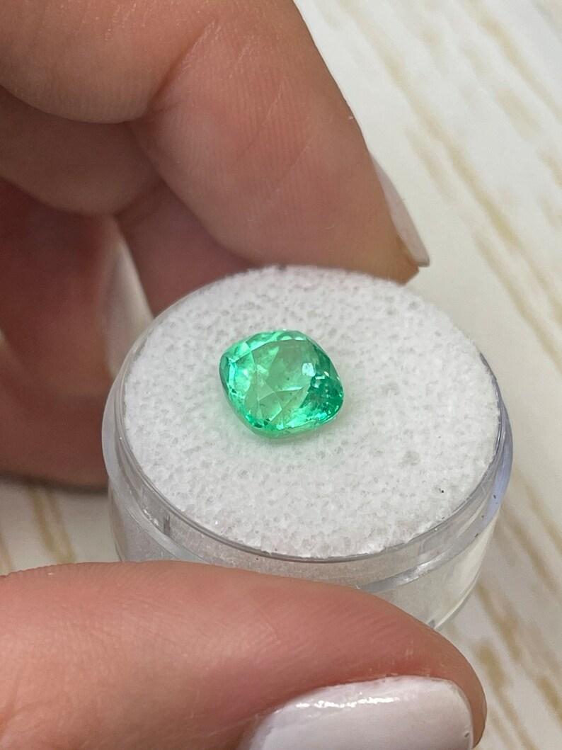 3,25 Carati 9x8 Smeraldo colombiano verde giallastro - Lussuoso taglio a cuscino May Gems In condizioni Nuovo in vendita a Jupiter, FL