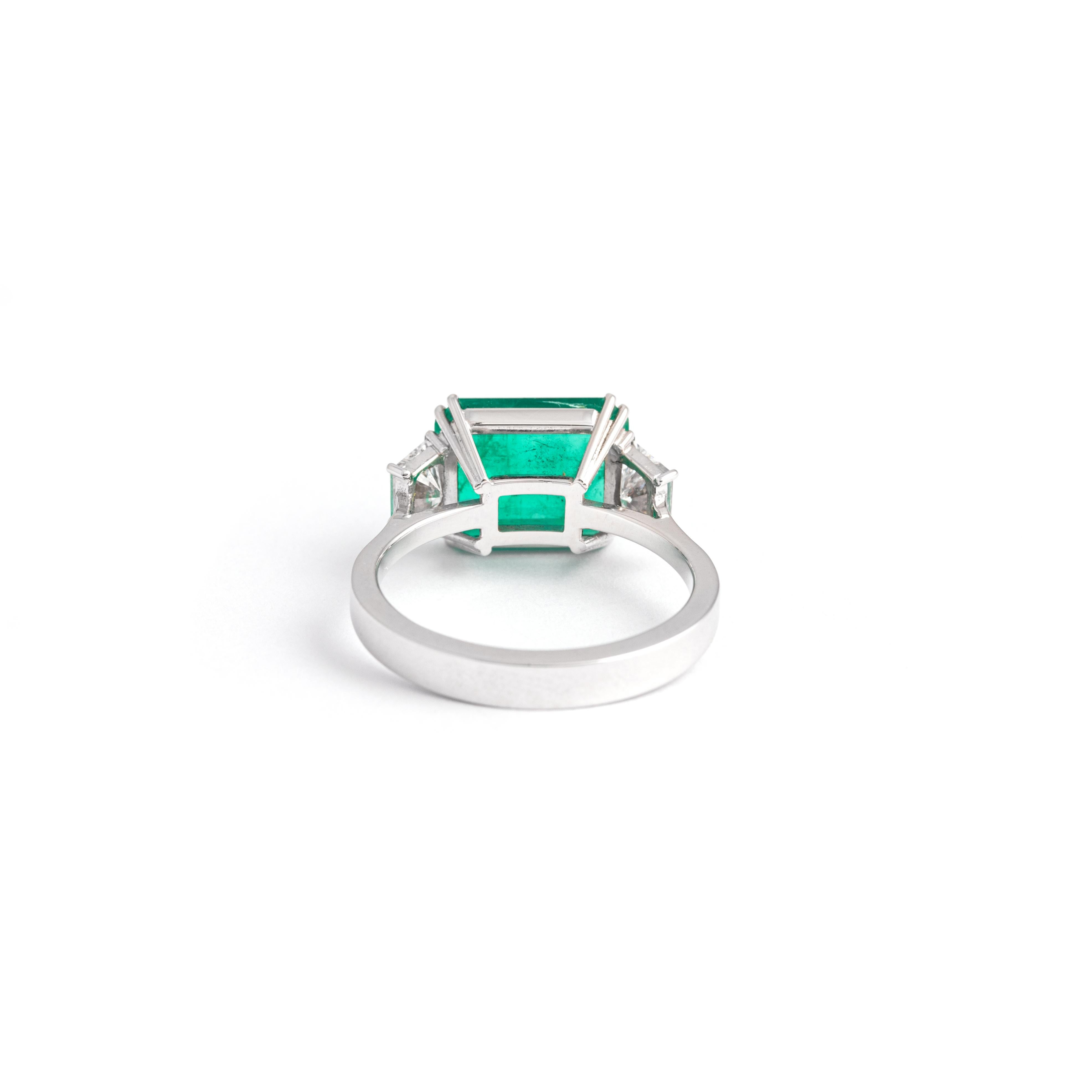 3.25 Carat Colombian Emerald Ring For Sale 2