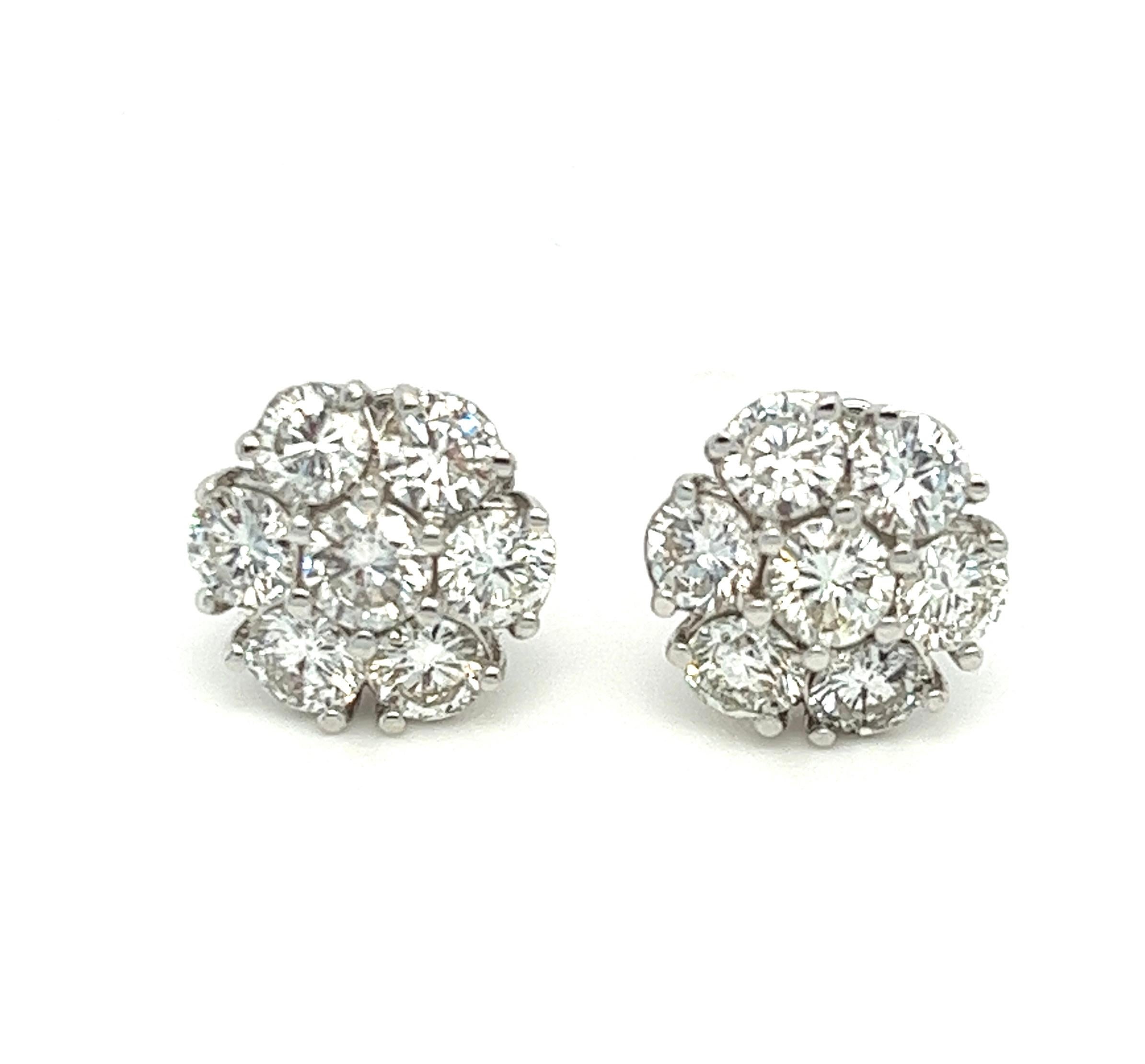 Contemporary 3.25 carat Diamond Cluster Stud Earring in 14K. For Sale