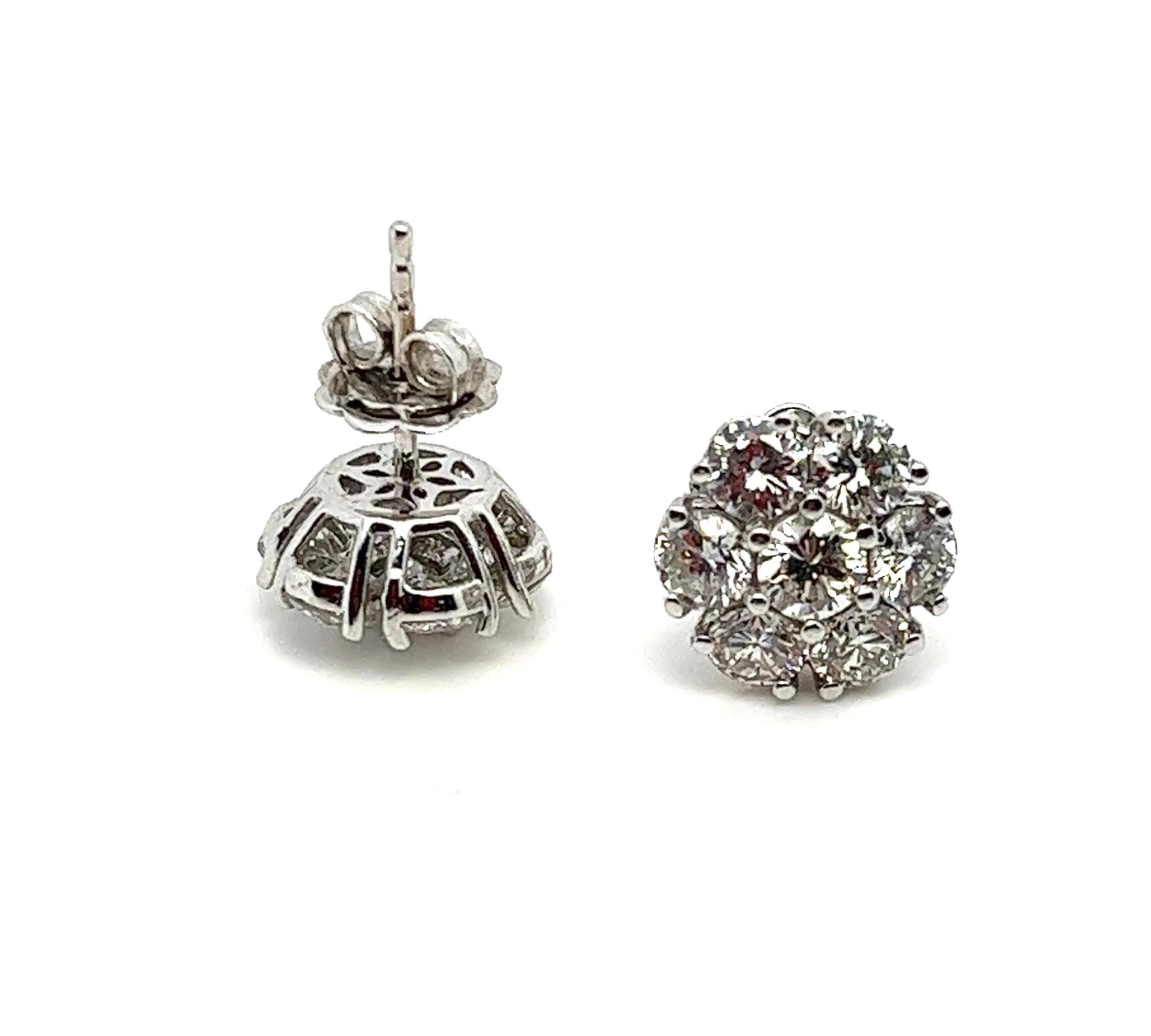 Women's or Men's 3.25 carat Diamond Cluster Stud Earring in 14K. For Sale
