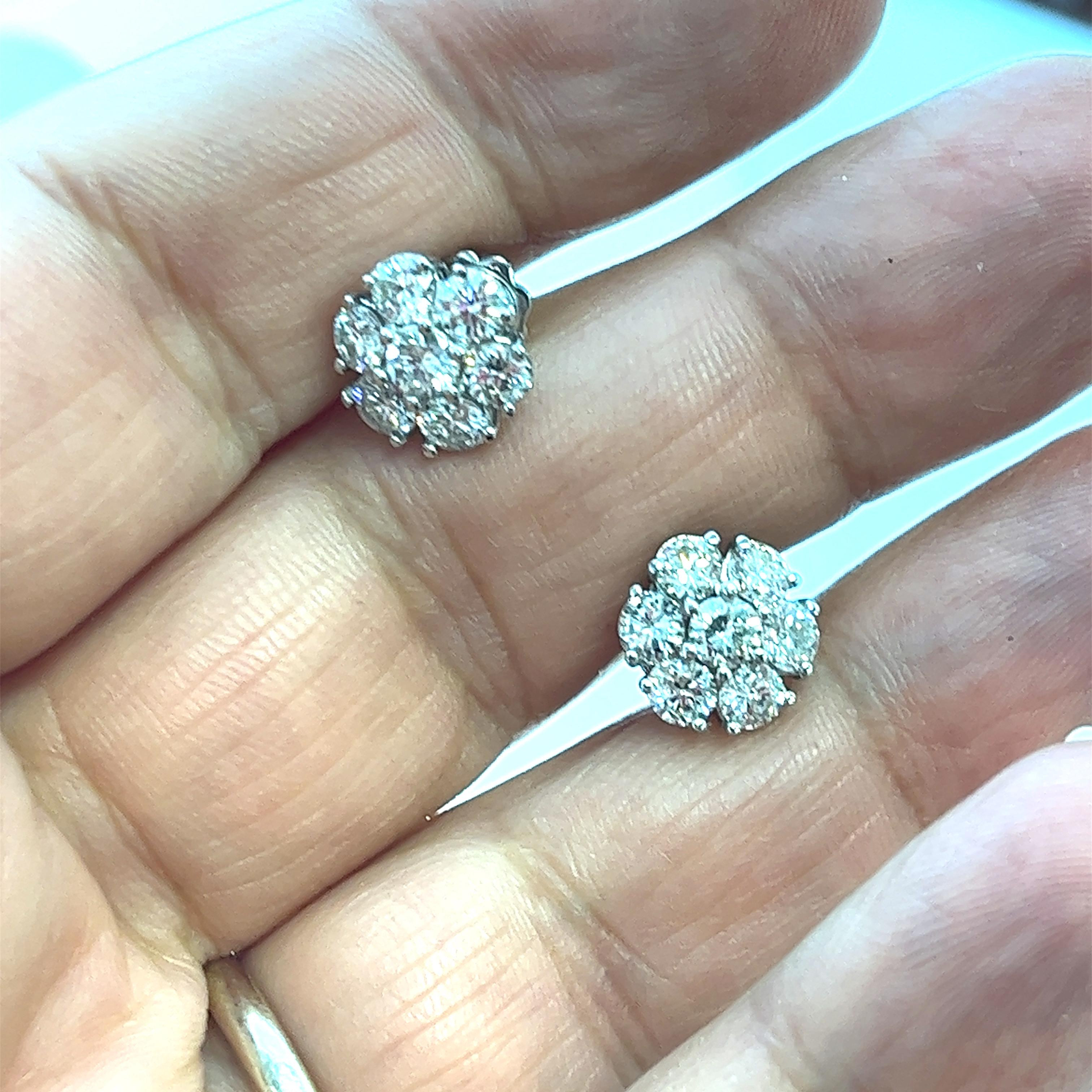 3.25 carat Diamond Cluster Stud Earring in 14K. For Sale 1