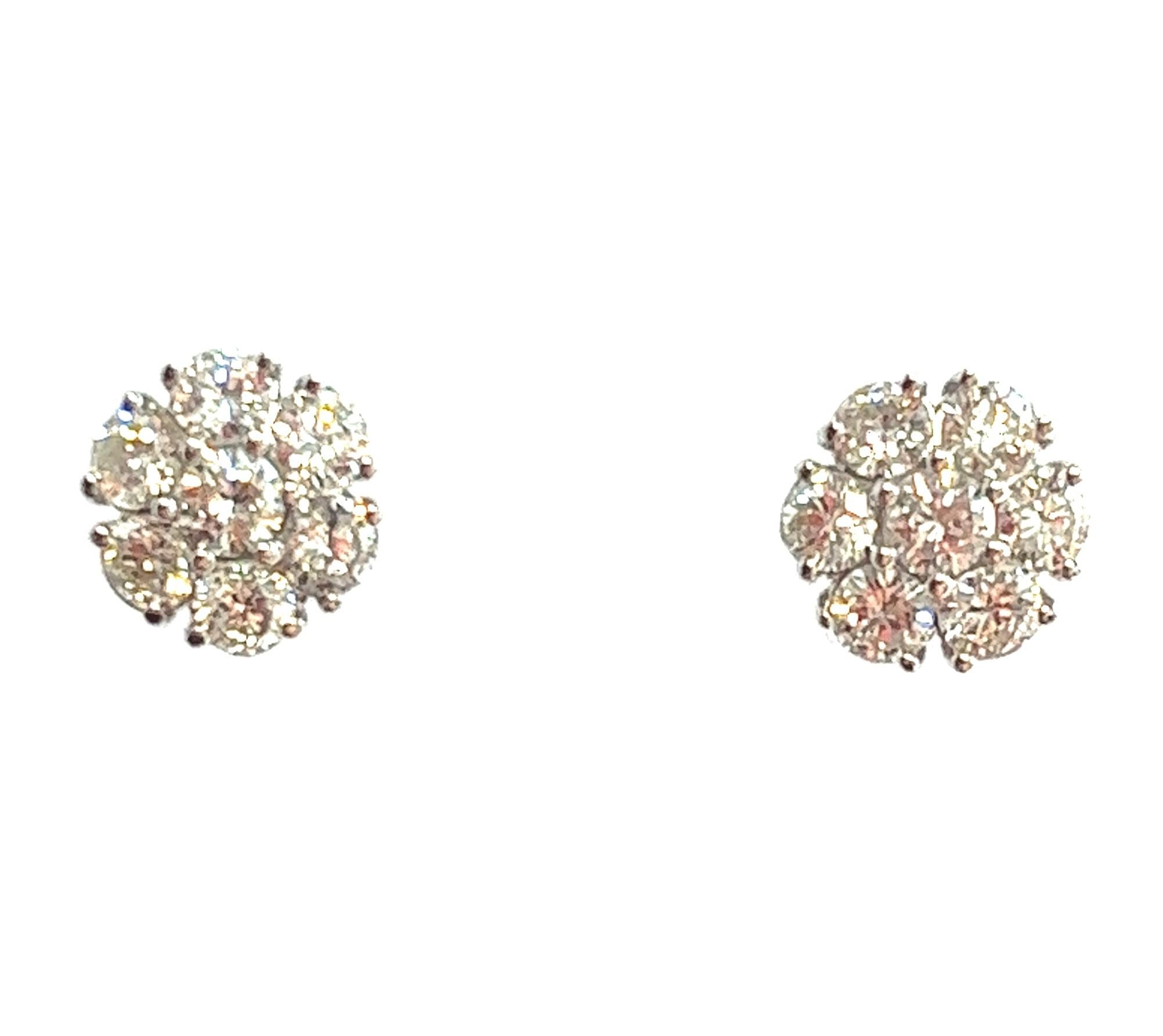 3.25 carat Diamond Cluster Stud Earring in 14K. For Sale 2
