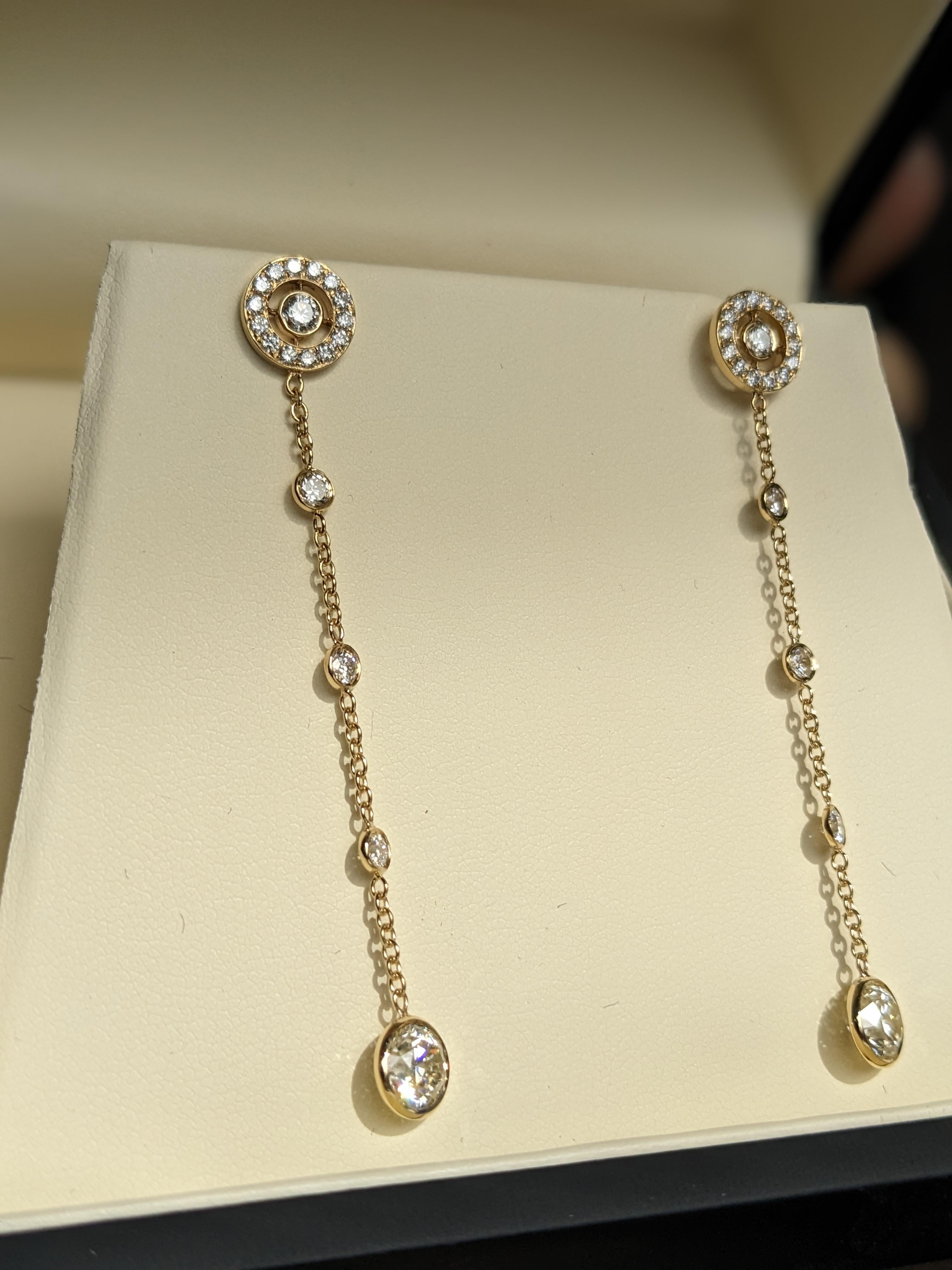 Orecchini pendenti con diamanti da 3,25 carati in oro 18k in vendita 3