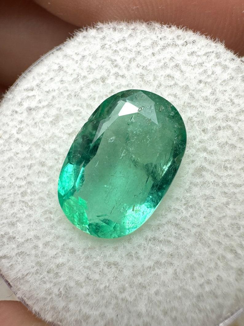 Piedra: Esmeralda
Peso: 3,25 quilates
Forma: Corte Oval
Claridad: Transparente
Lustre: Muy bueno
Color: Verde claro medio
Medidas: 12,48 mm x 8,63 mm x 4,78 mm
Origen geográfico: Colombia
Tratamiento: Natural, Aceite moderado con