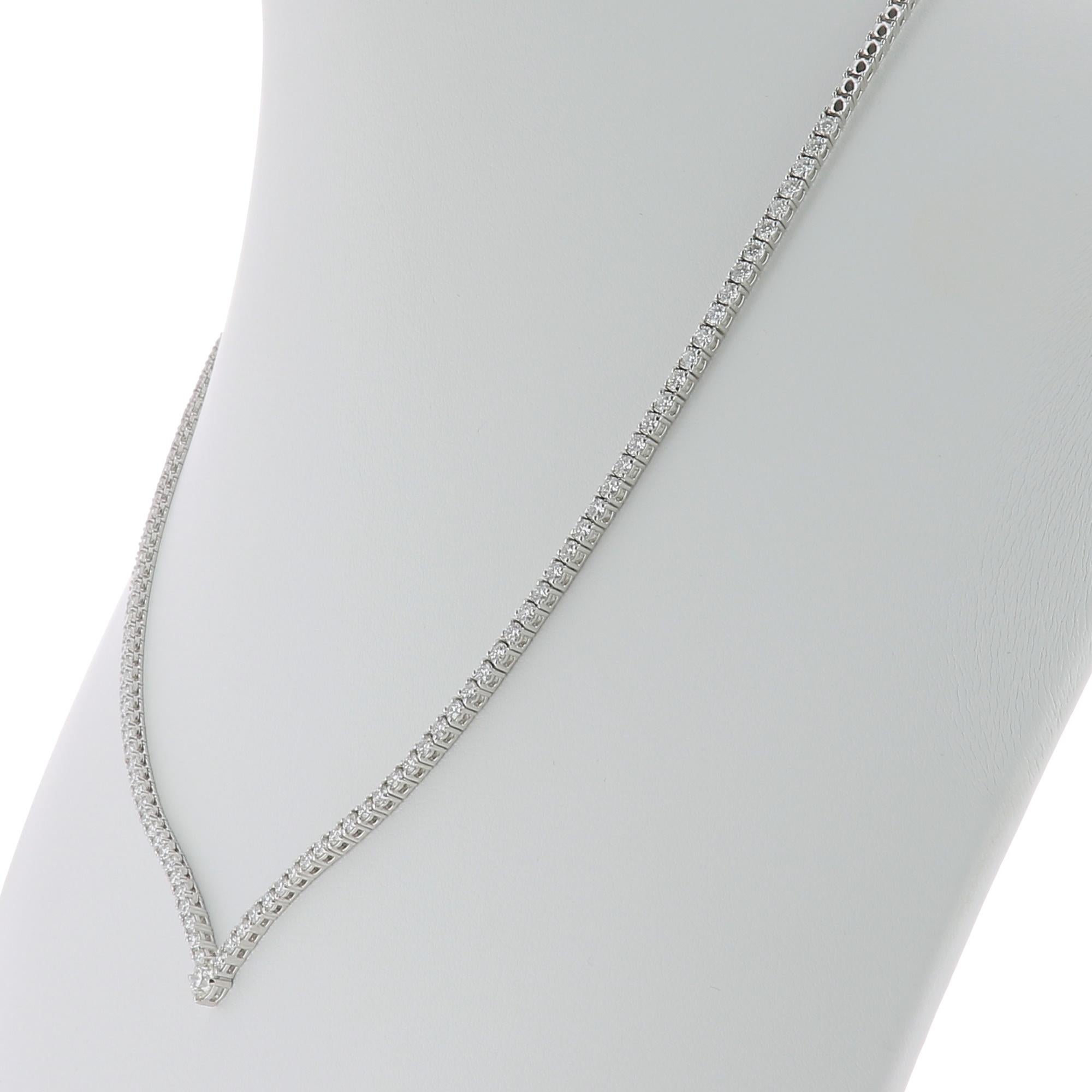 round necklace with v neck