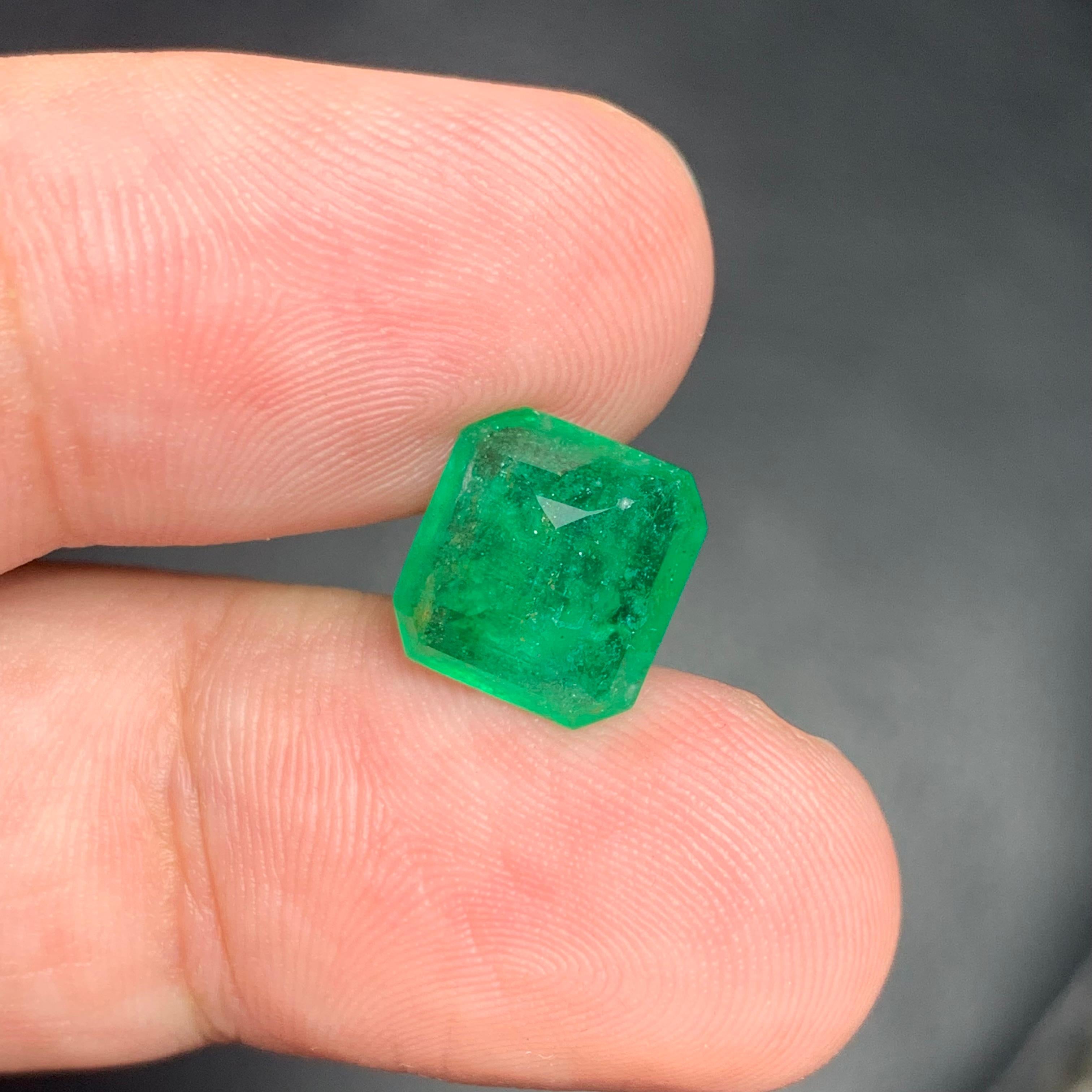 Square Cut 3.25 Carat Natural Loose Emerald Gemstone From Pakistan For Sale