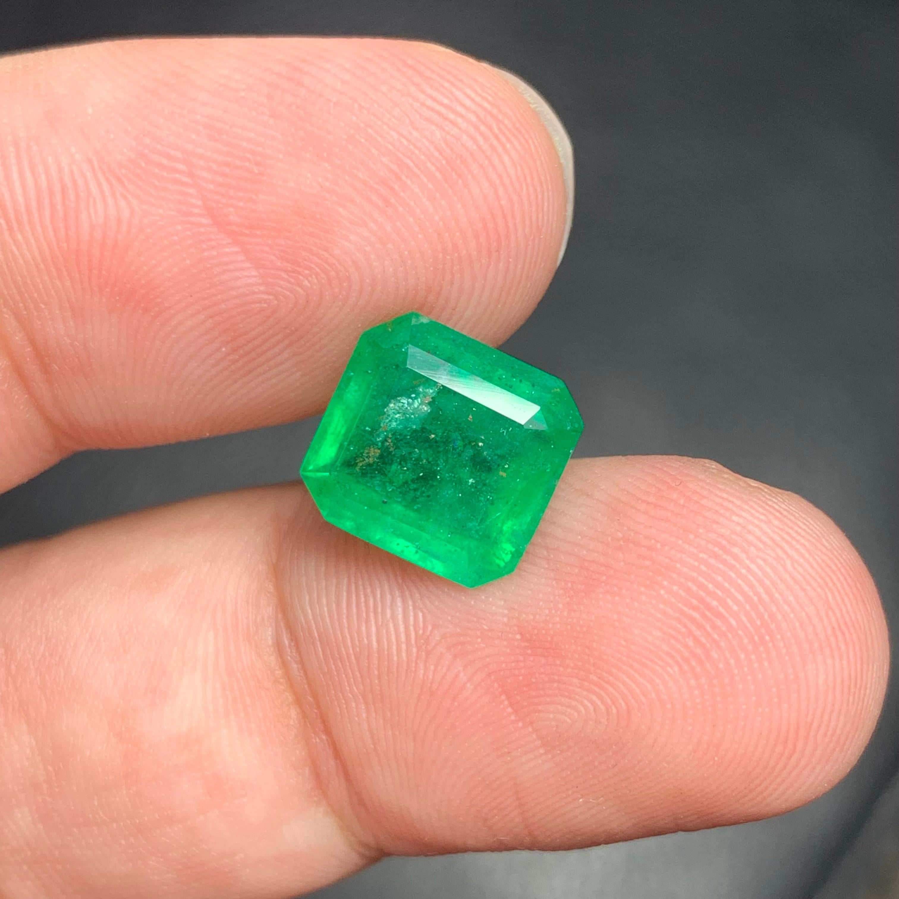 3.25 Carat Natural Loose Emerald Gemstone From Pakistan In New Condition For Sale In Peshawar, PK