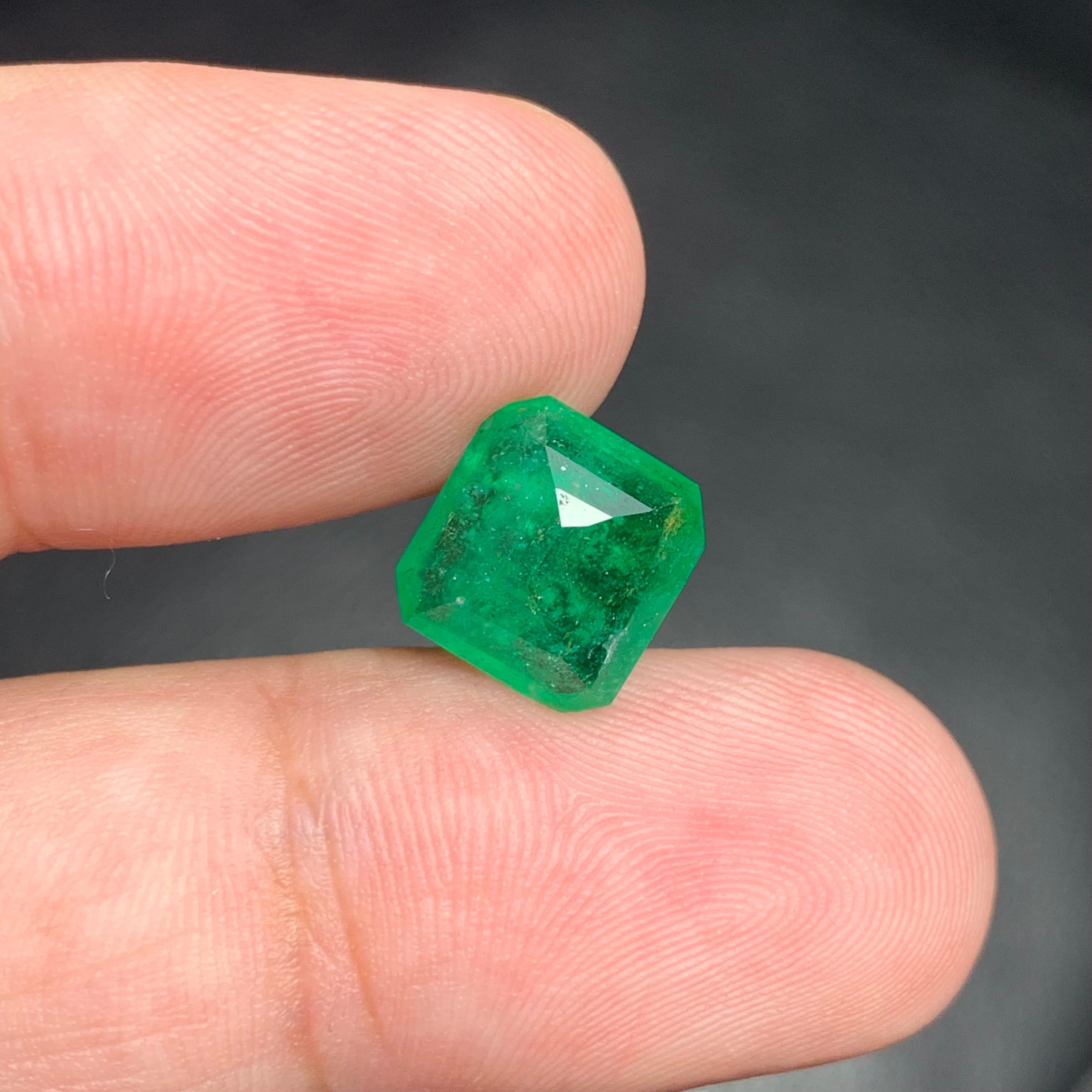 3.25 Carat Natural Loose Emerald Gemstone From Pakistan For Sale 1