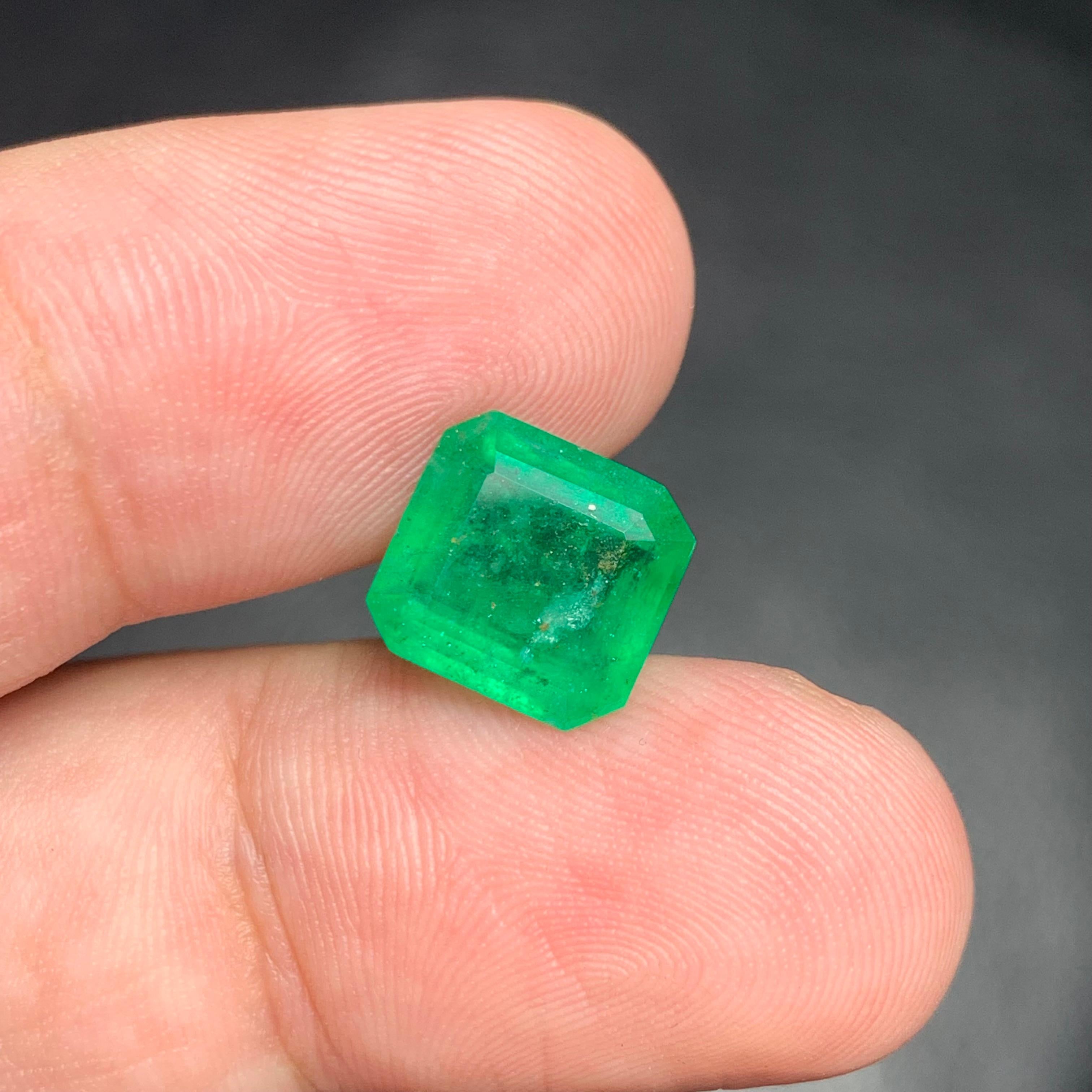 3.25 Carat Natural Loose Emerald Gemstone From Pakistan For Sale 2