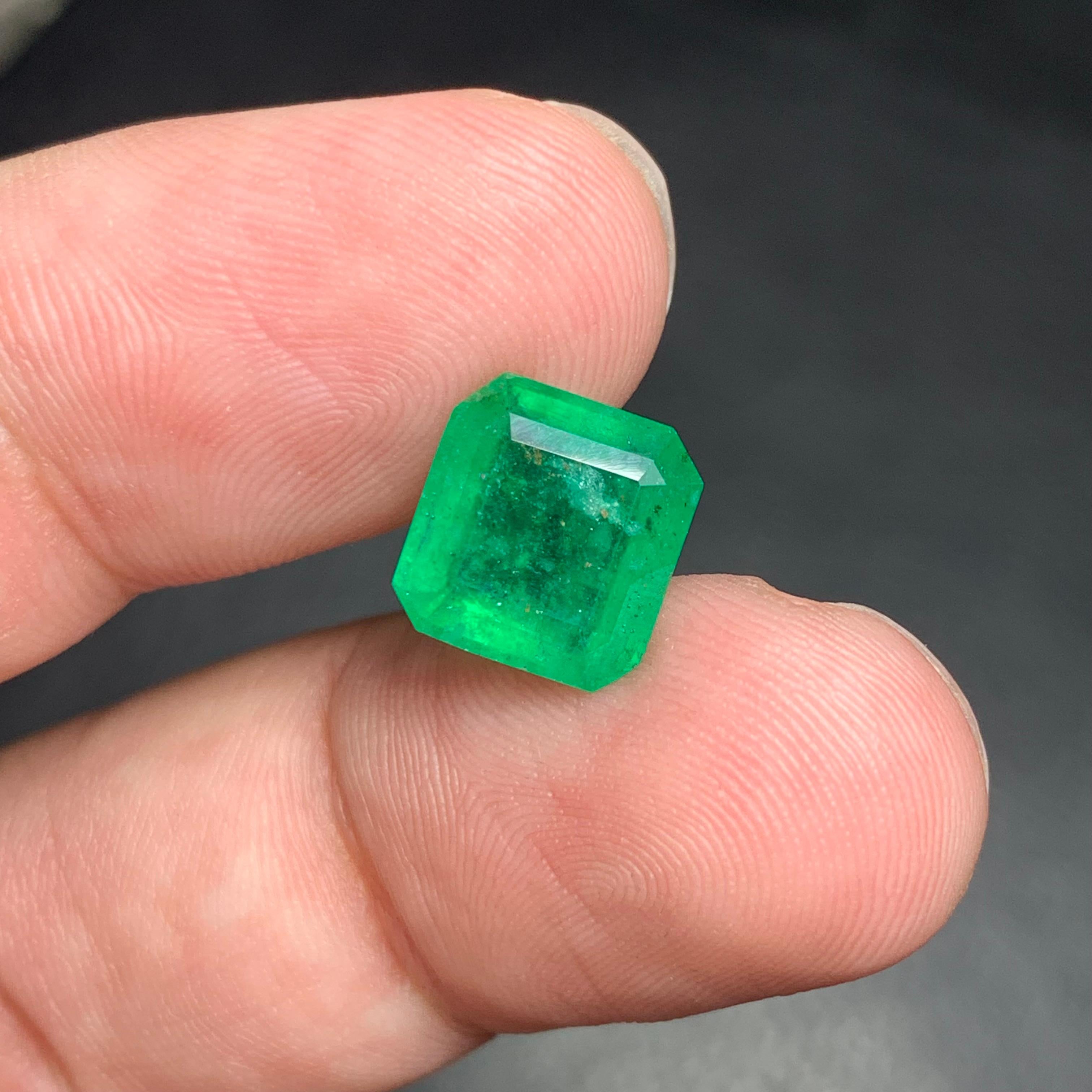 3.25 Carat Natural Loose Emerald Gemstone From Pakistan For Sale 3