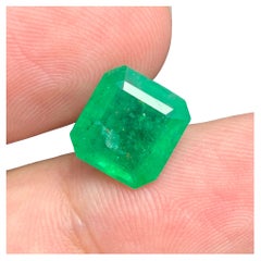 3.25 Carat Natural Loose Emerald Gemstone From Pakistan