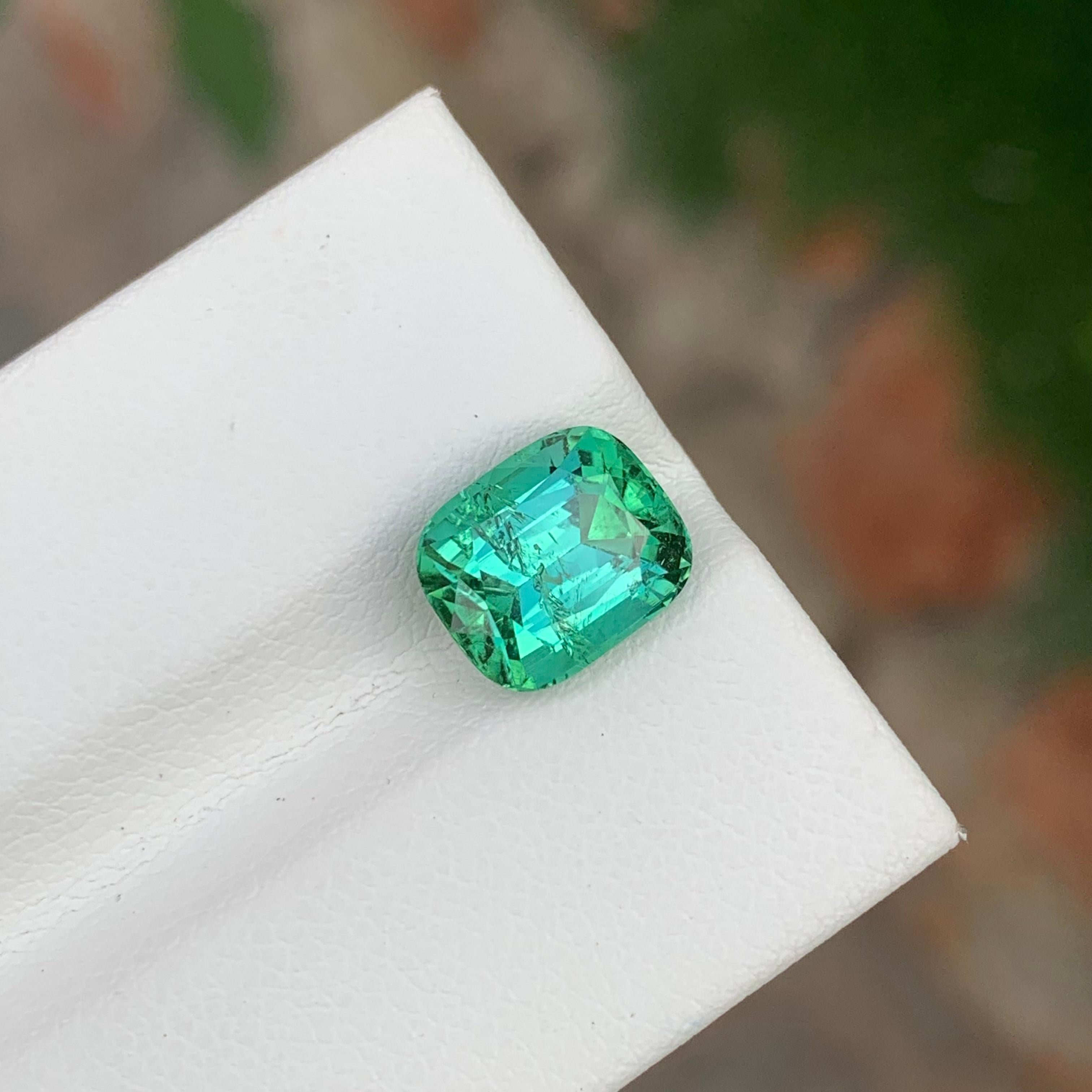 Arts and Crafts 3.25 Carat Natural Loose Green Lagoon Tourmaline Cushion Shape Gemstone (pierre précieuse en forme de coussin) en vente