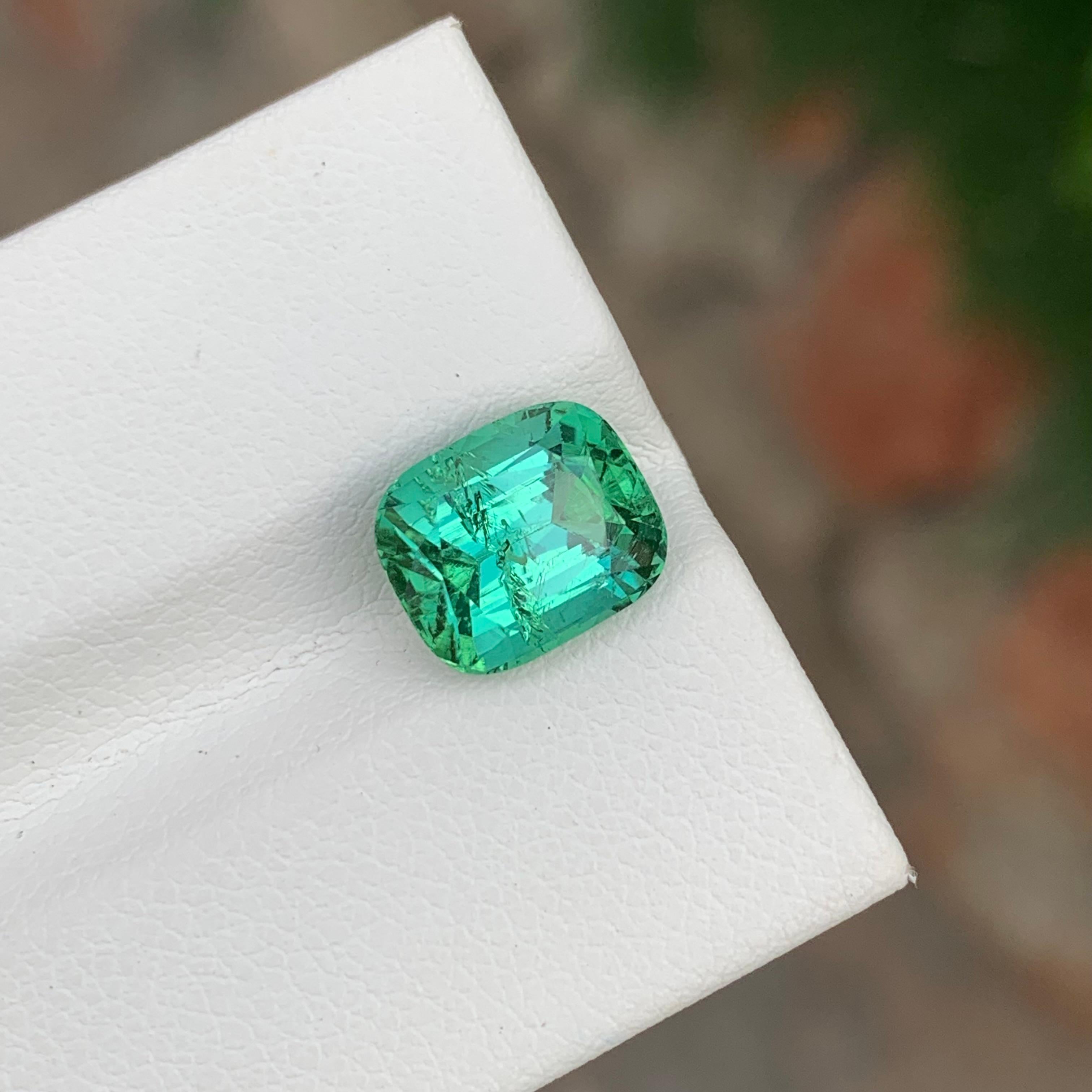 3.25 Carat Natural Loose Green Lagoon Tourmaline Cushion Shape Gemstone (pierre précieuse en forme de coussin) Unisexe en vente
