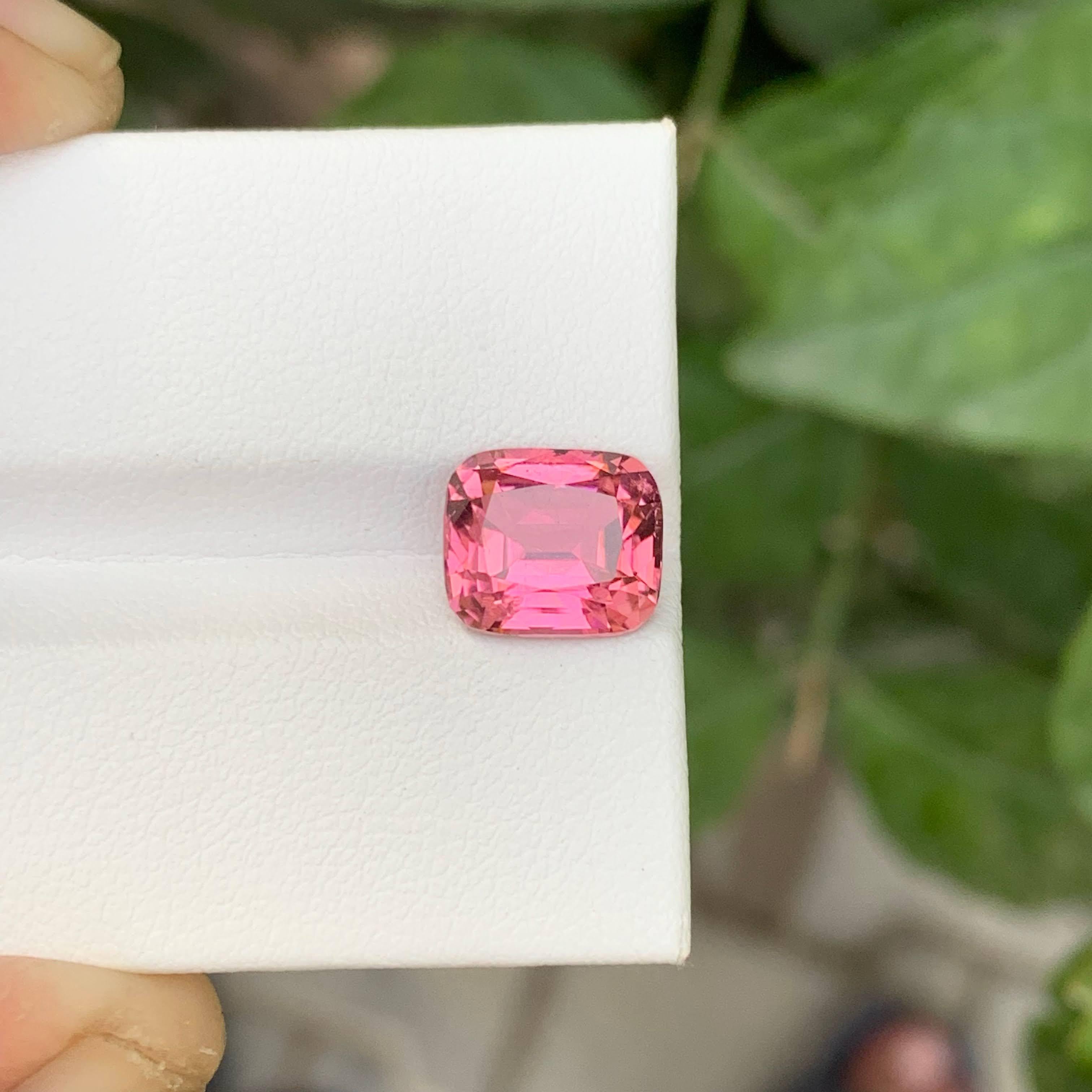 3.25 Carat Natural Loose Hot Pink Tourmaline Stone Cushion Cut Afghan Gemstone (pierre précieuse afghane) en vente 4