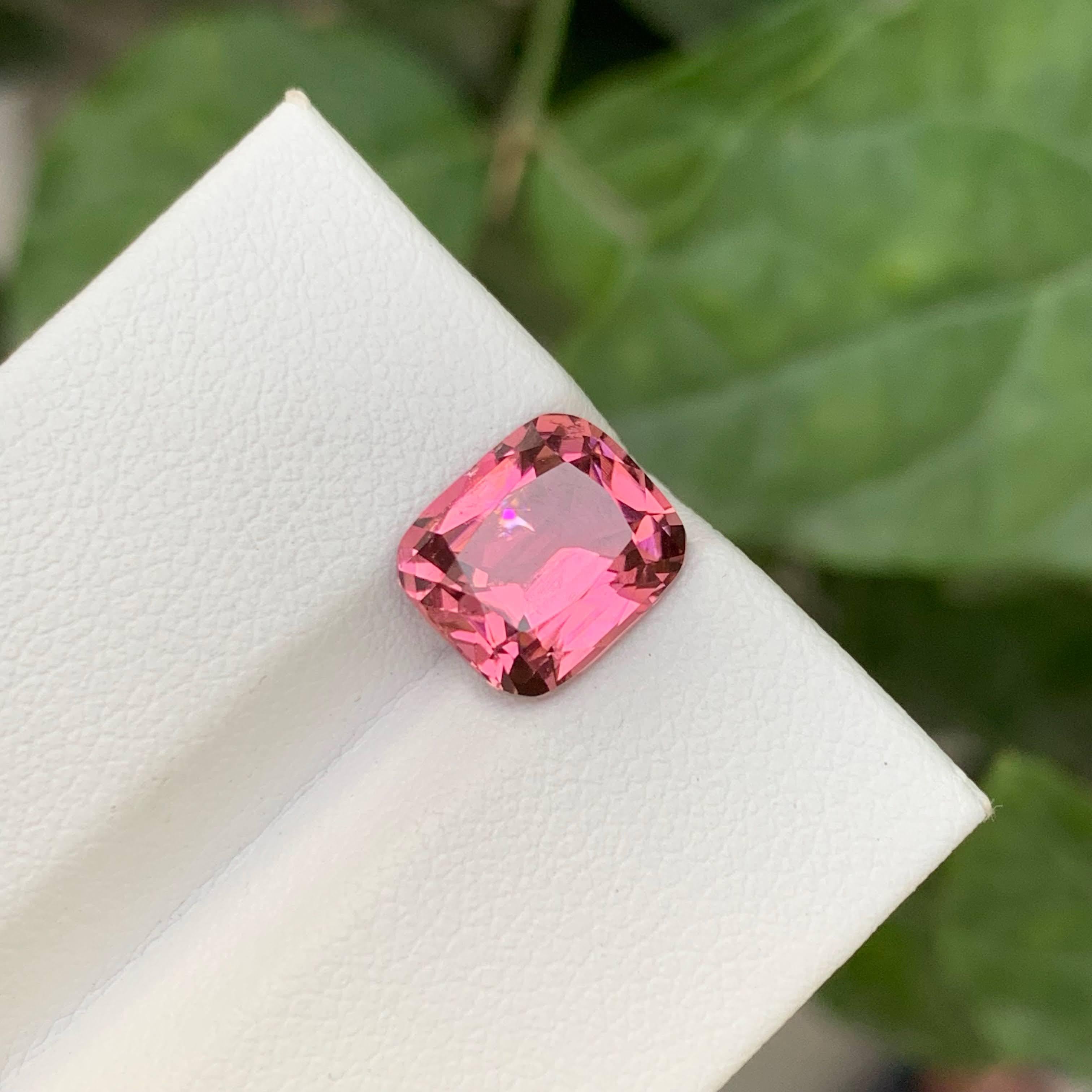 3.25 Carat Natural Loose Hot Pink Tourmaline Stone Cushion Cut Afghan Gemstone (pierre précieuse afghane) Unisexe en vente