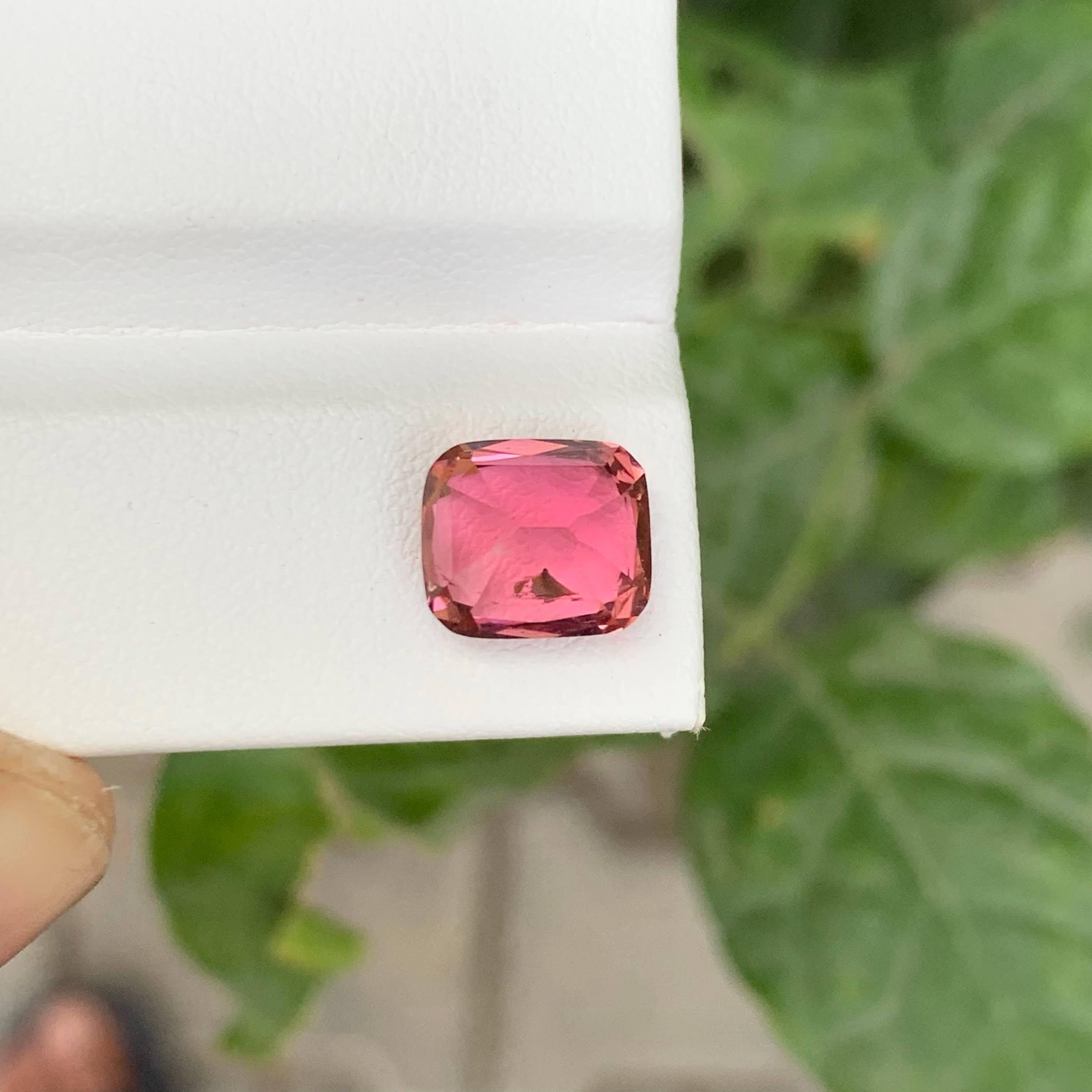3.25 Carat Natural Loose Hot Pink Tourmaline Stone Cushion Cut Afghan Gemstone (pierre précieuse afghane) en vente 2