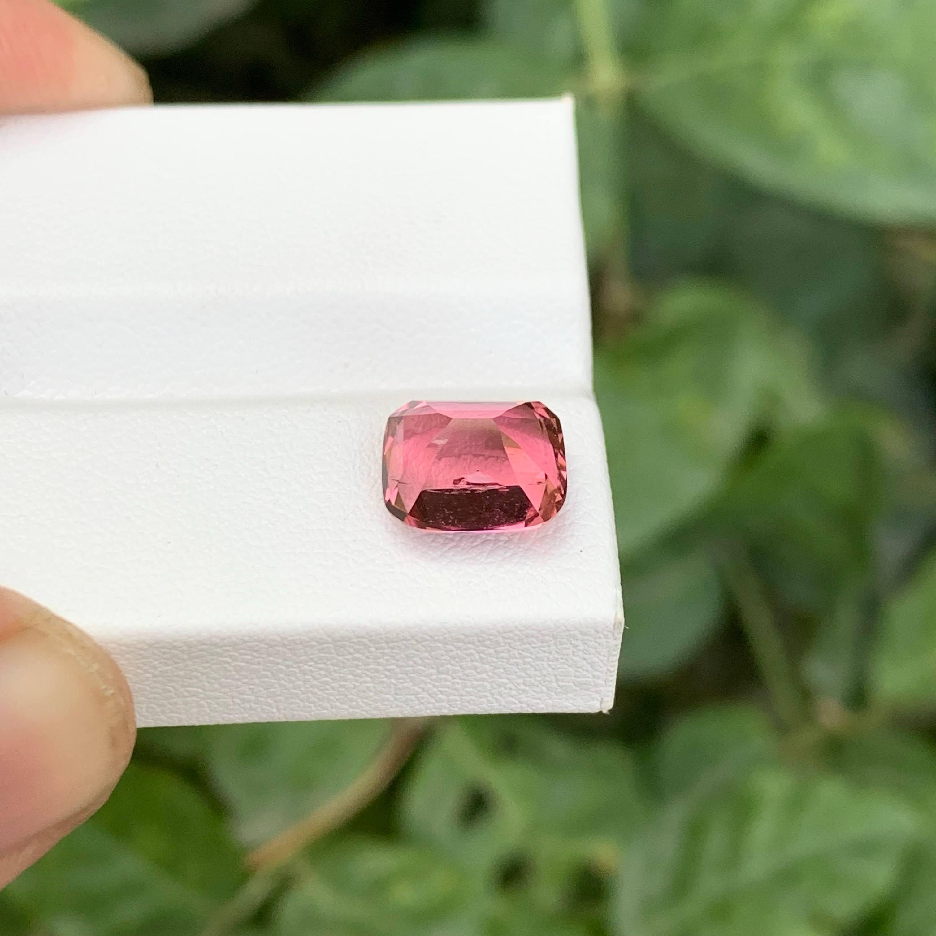 3.25 Carat Natural Loose Hot Pink Tourmaline Stone Cushion Cut Afghan Gemstone (pierre précieuse afghane) en vente 3