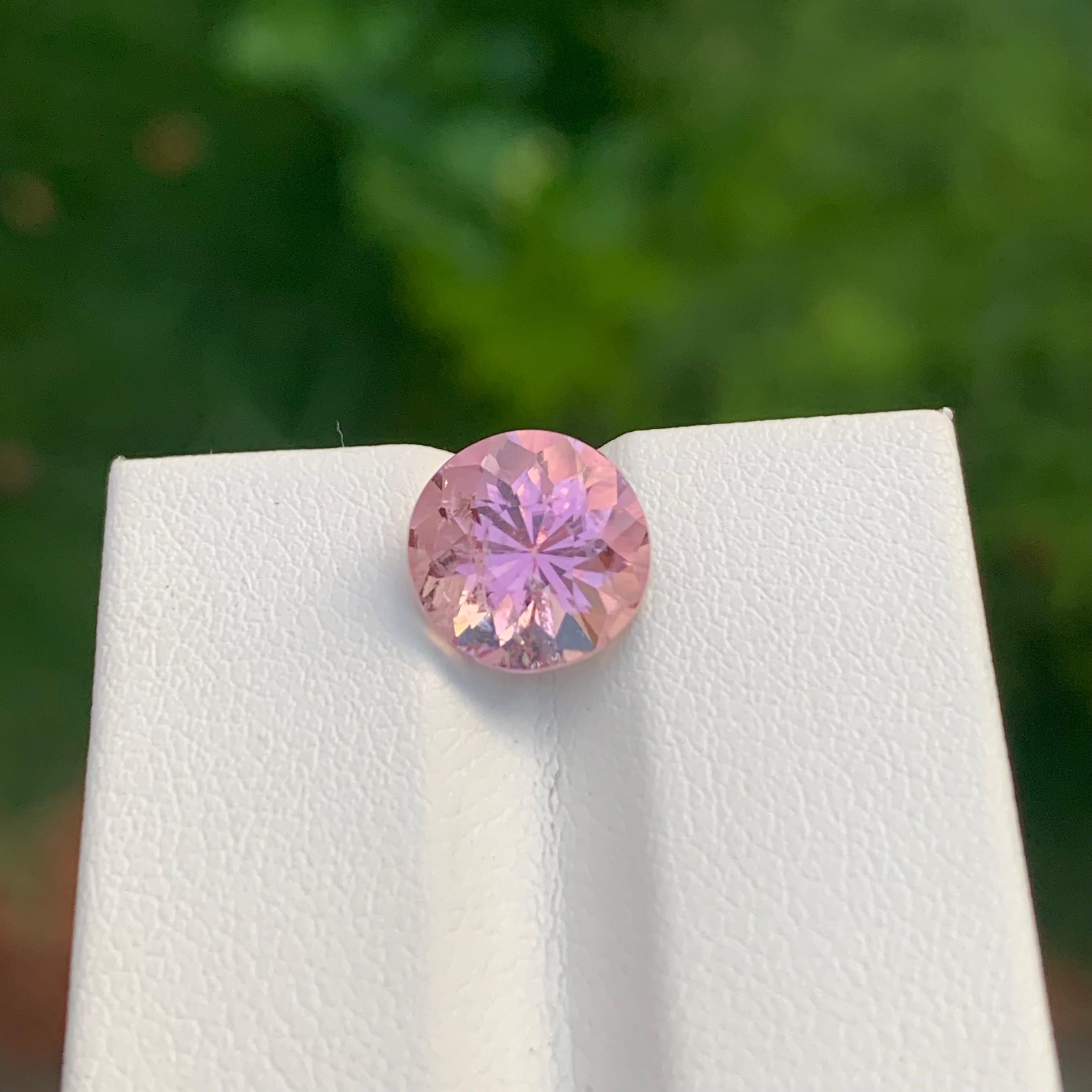 Loser rosa Turmalin

Gewicht: 3,25 Karat
Abmessung: 9.3 x 9.3 x 6.6 Mm
Farbe: Rosa 
Herkunft: Afghanistan
Zertifikat: Auf Anfrage
Behandlung: Nicht
Die Form: Rund 


Der Turmalin ist ein faszinierender Edelstein, der für seine bemerkenswerte
