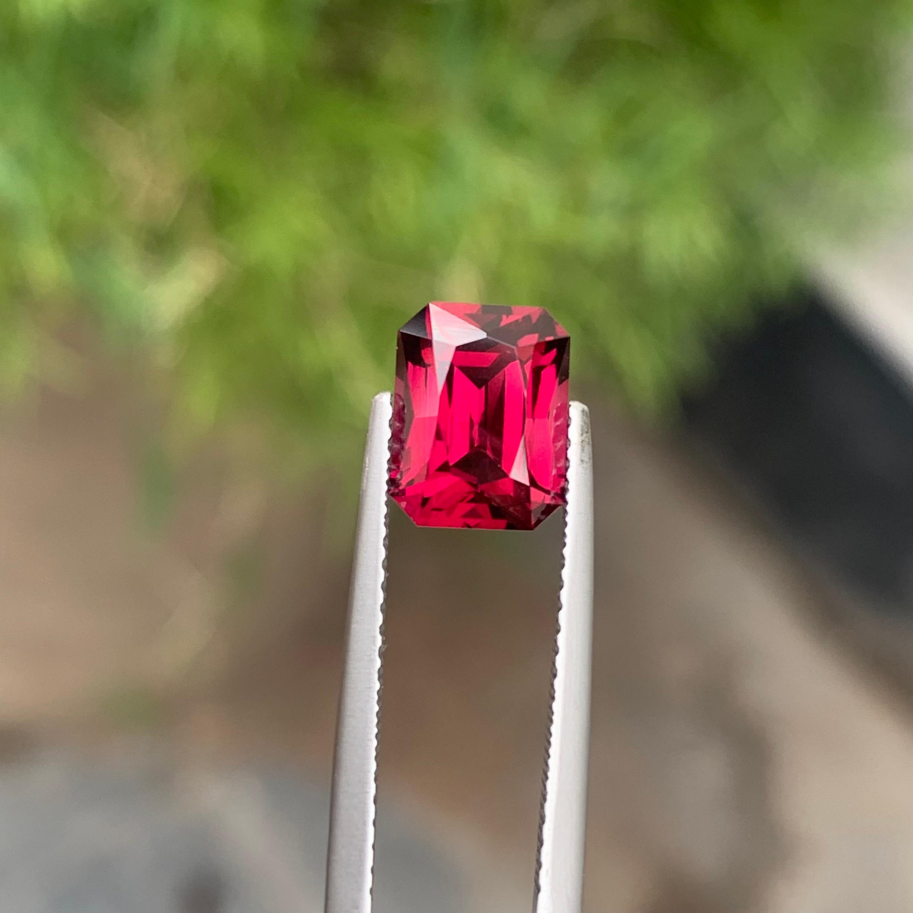 3.25 Carat Natural Loose Rhodolite Garnet Ring Gem Fancy Cut from Tanzania In New Condition For Sale In Peshawar, PK