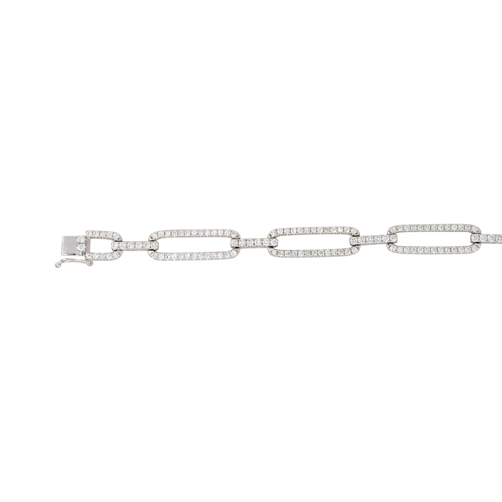 Bracciale A Link allungato in oro bianco 18k con pavé di diamanti da 3,25 carati
Materiale: oro bianco 18k
Dettagli sui diamanti: Ci sono circa 3,25 carati di diamanti rotondi taglio brillante incastonati. In totale ci sono 194 pietre. Tutti i